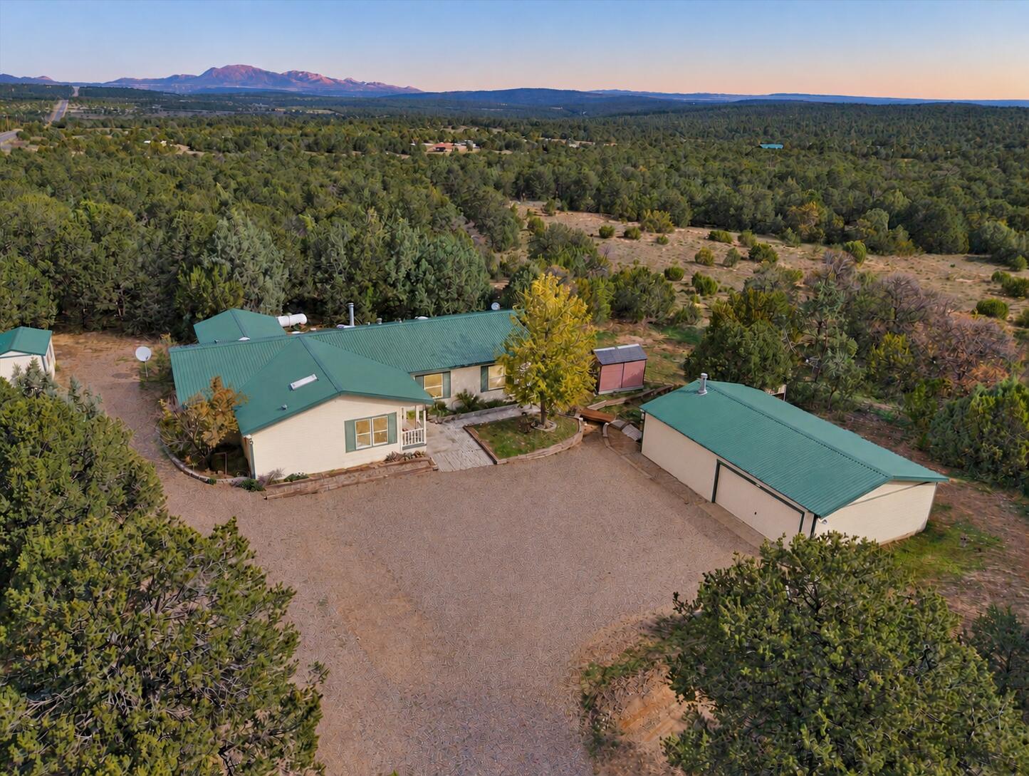 216 Nm 217, Tijeras, NM 87059