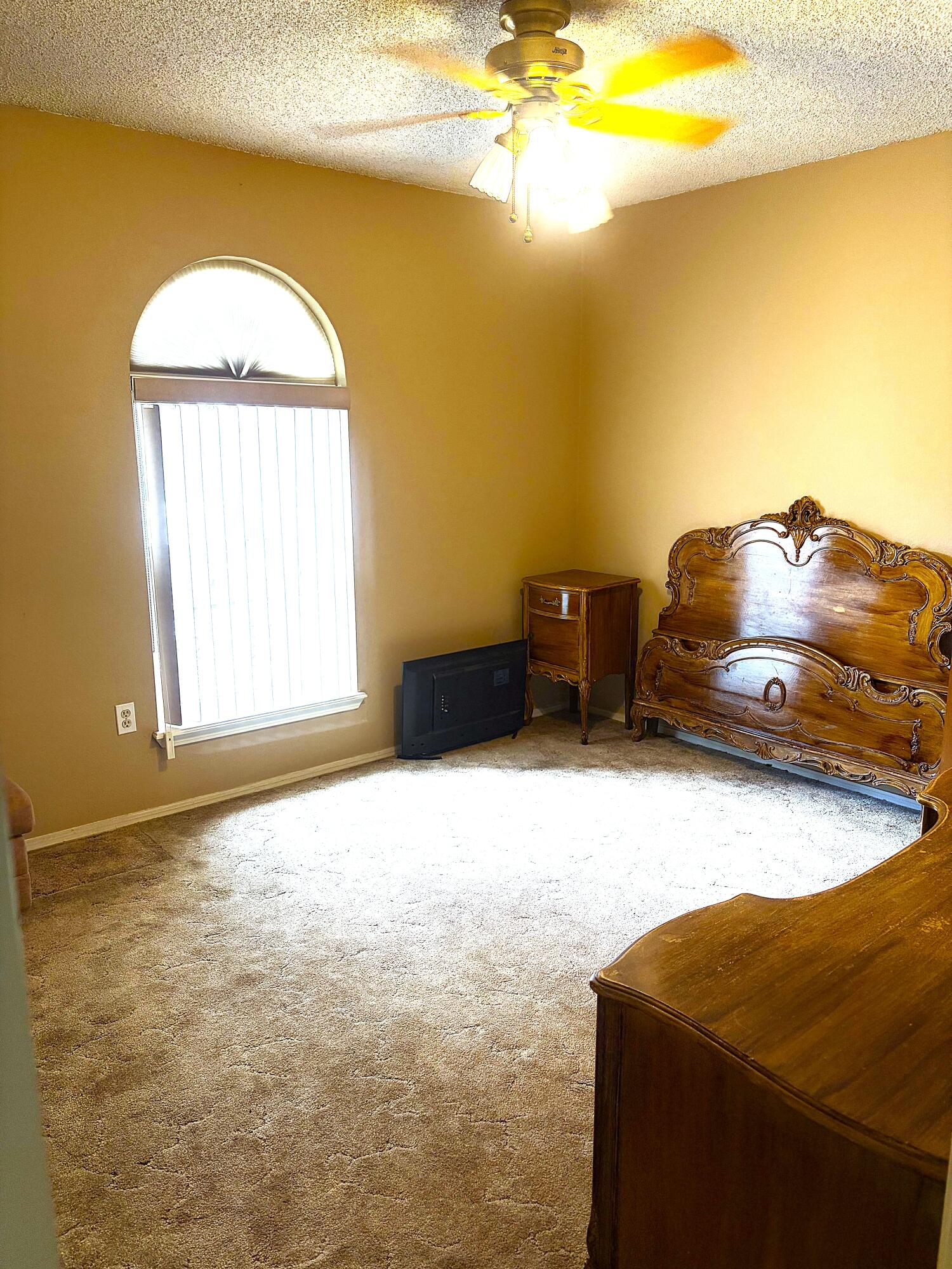 Photo 7 — 6613 Hensch Avenue NE