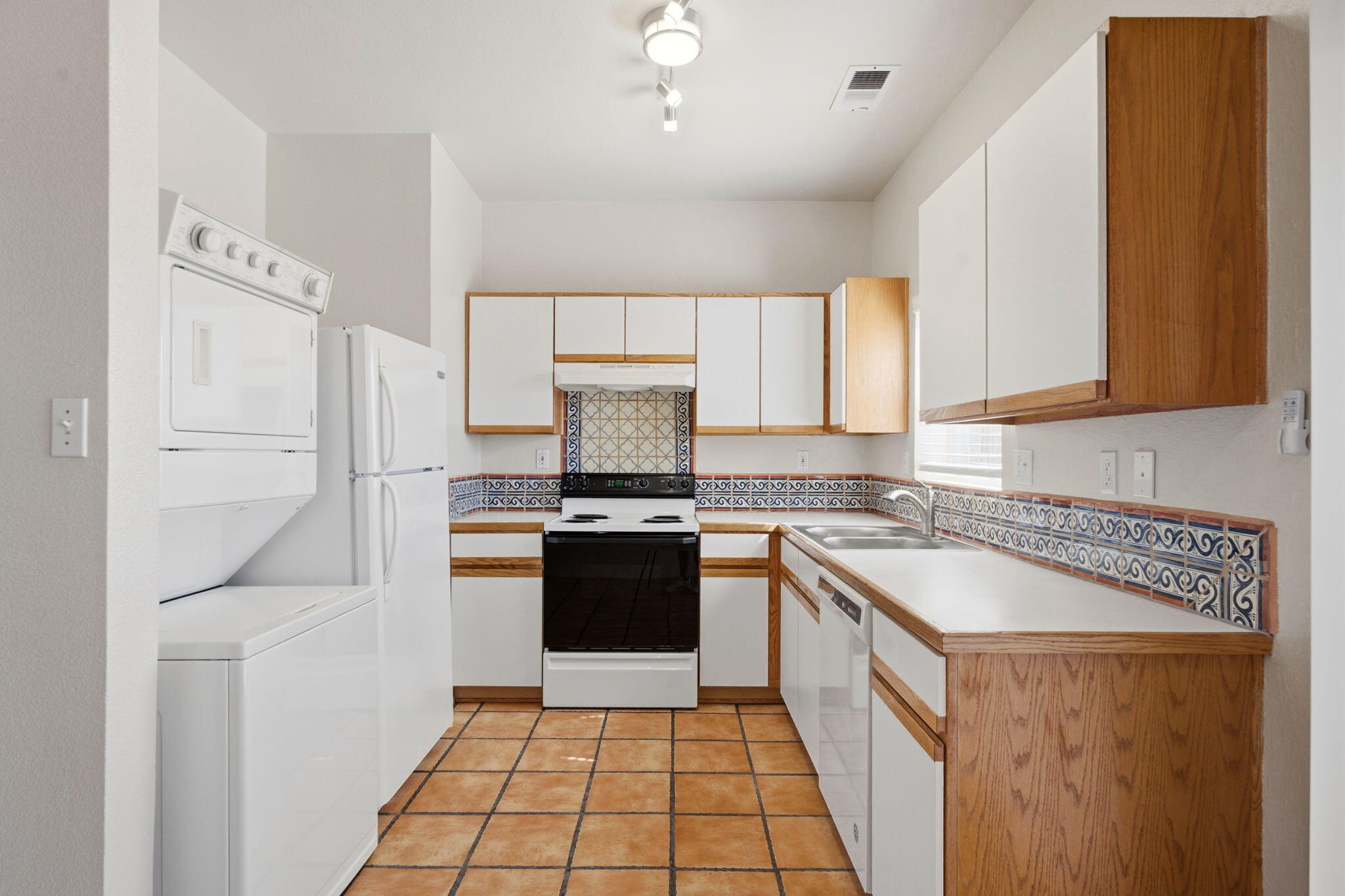 Photo 20 — 615 Menaul Boulevard NW E