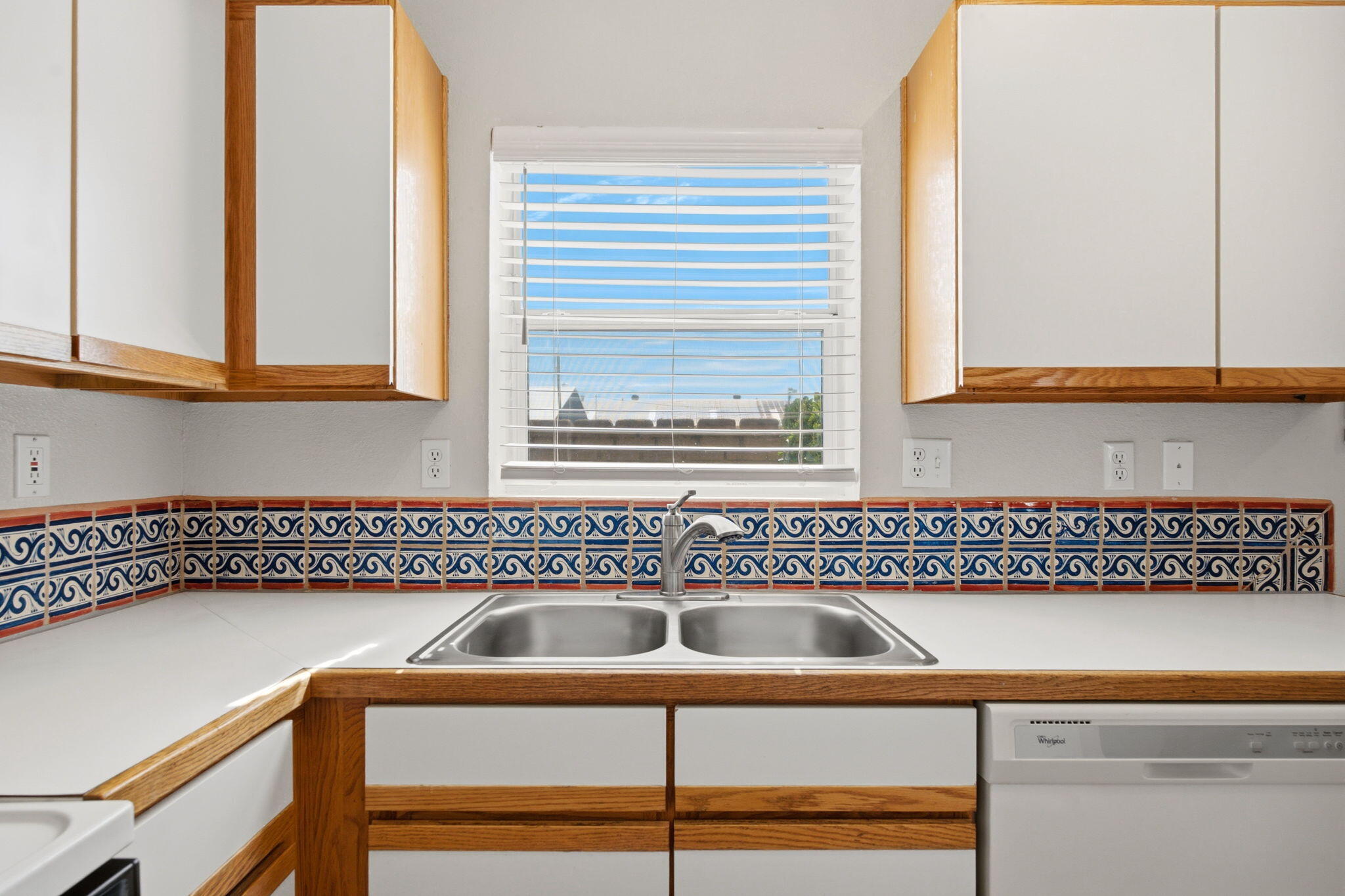 Photo 18 — 615 Menaul Boulevard NW E