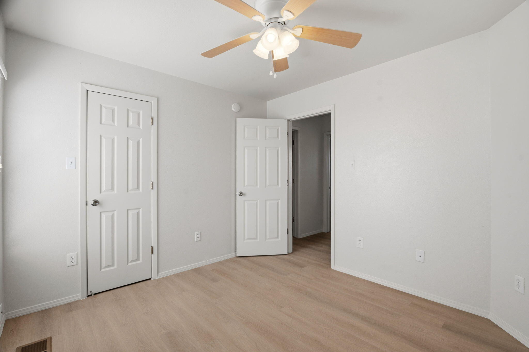 Photo 15 — 615 Menaul Boulevard NW E