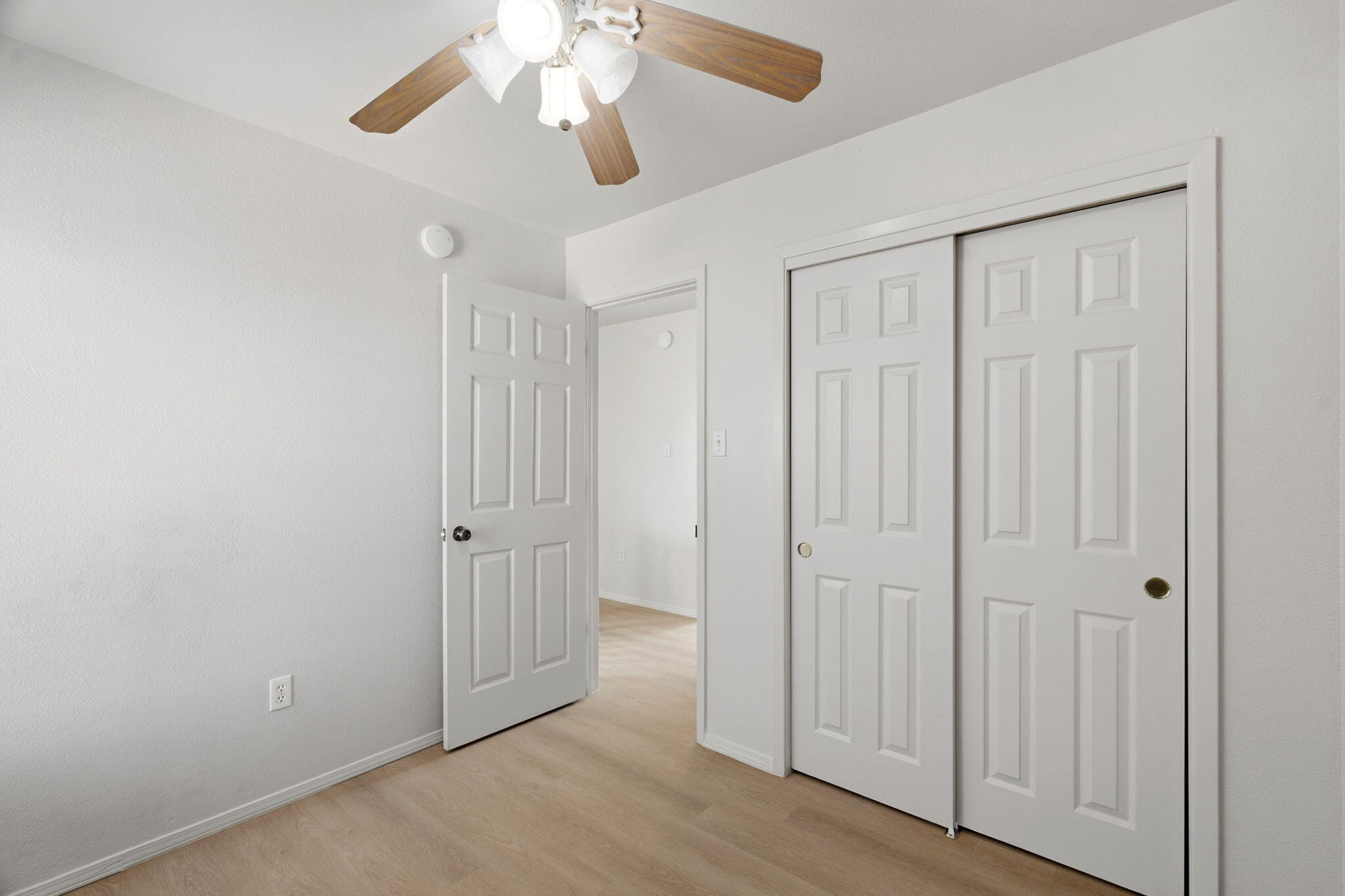 Photo 10 — 615 Menaul Boulevard NW E