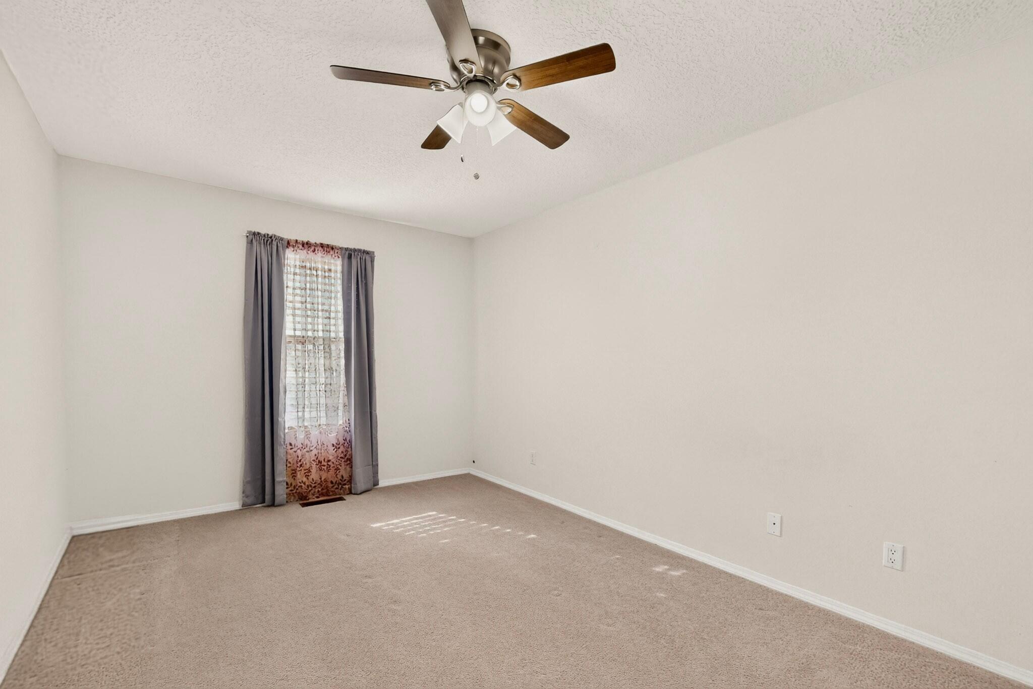 Photo 19 — 960 Villarrica Street NW