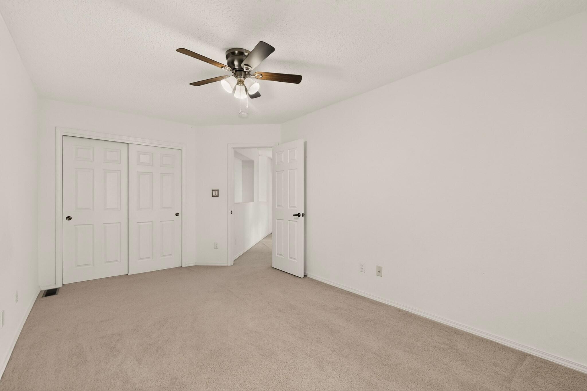 Photo 18 — 960 Villarrica Street NW