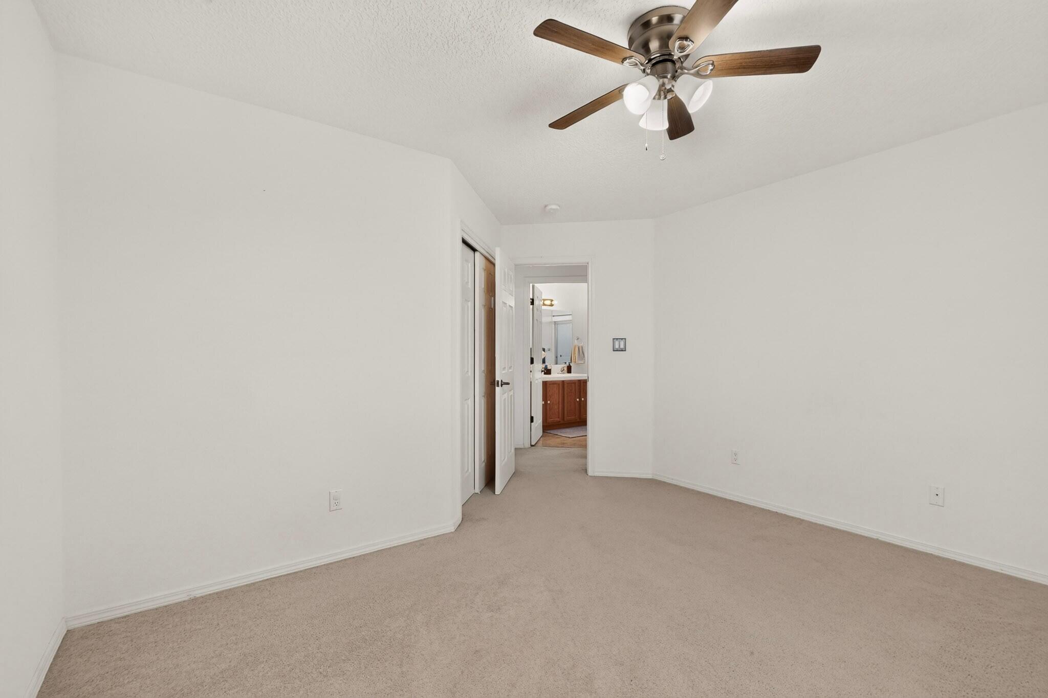 Photo 16 — 960 Villarrica Street NW