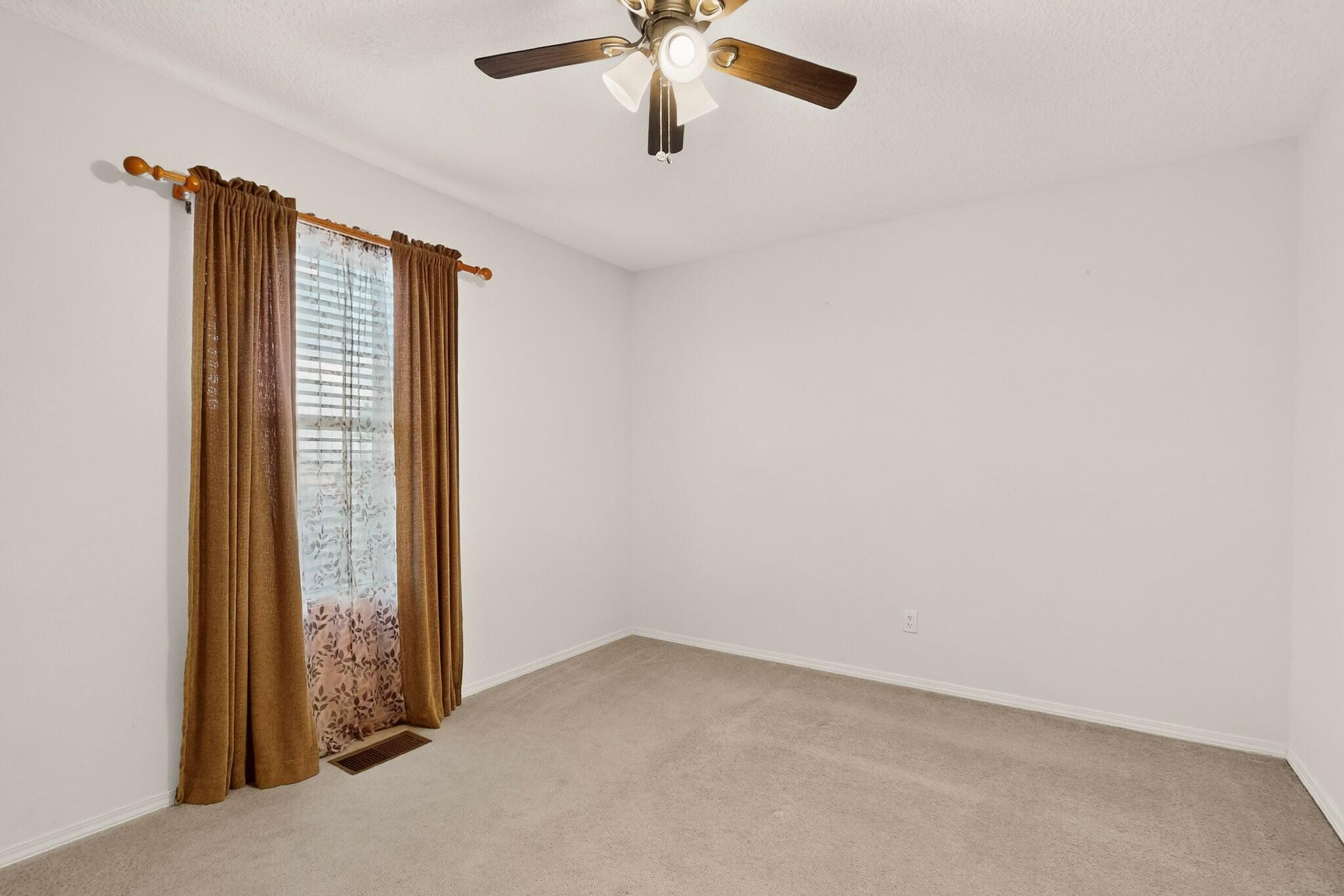Photo 15 — 960 Villarrica Street NW