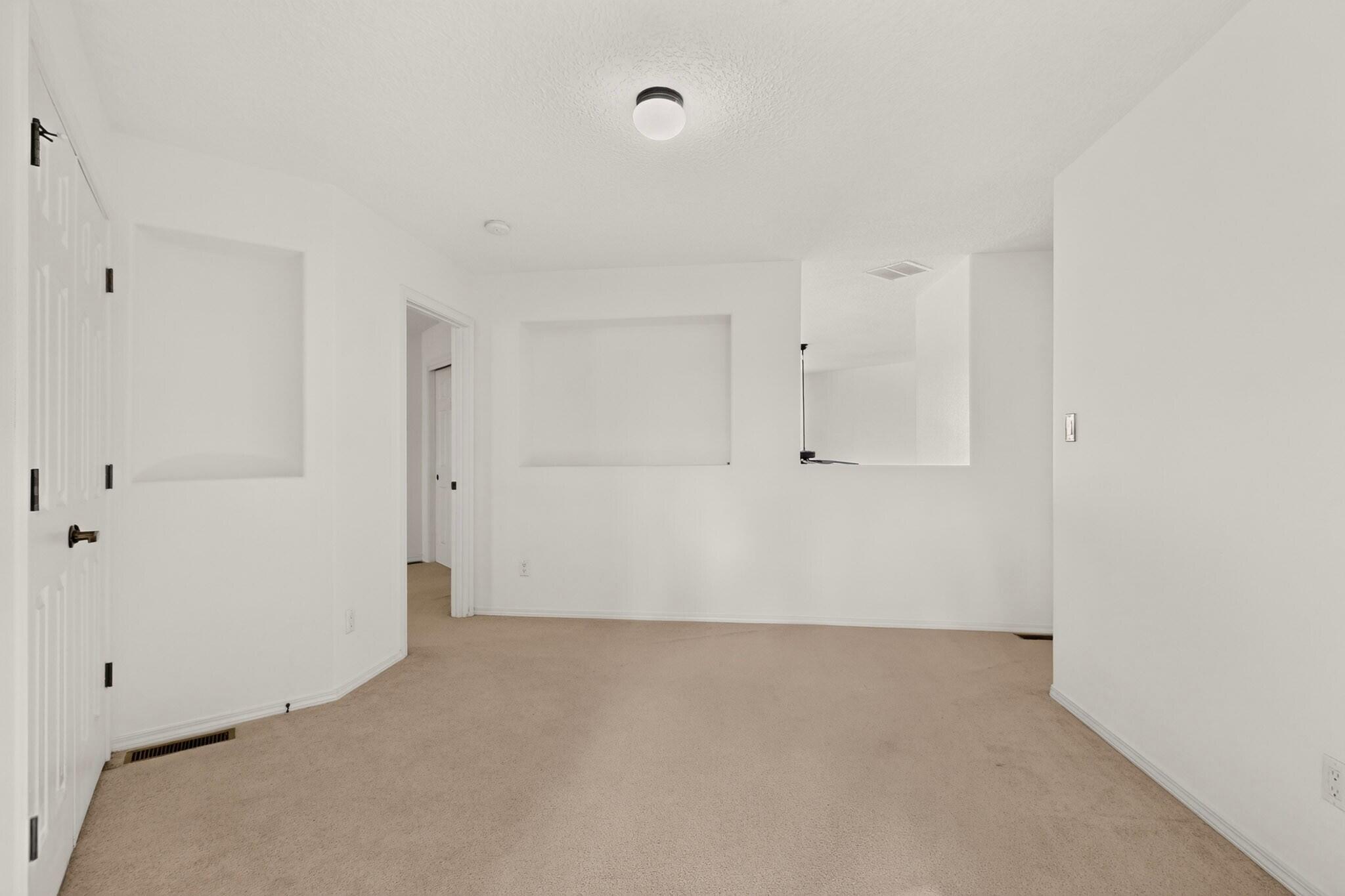 Photo 13 — 960 Villarrica Street NW