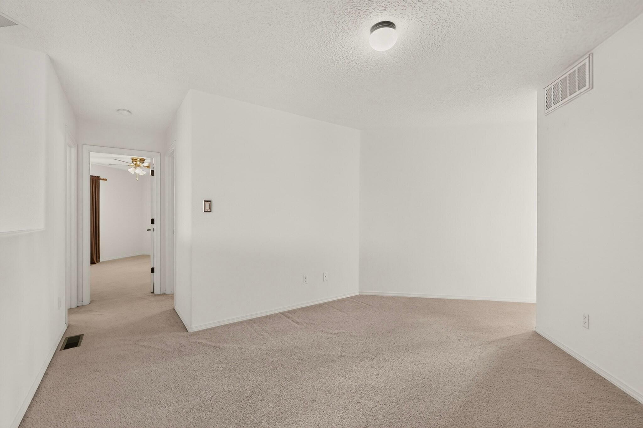 Photo 12 — 960 Villarrica Street NW