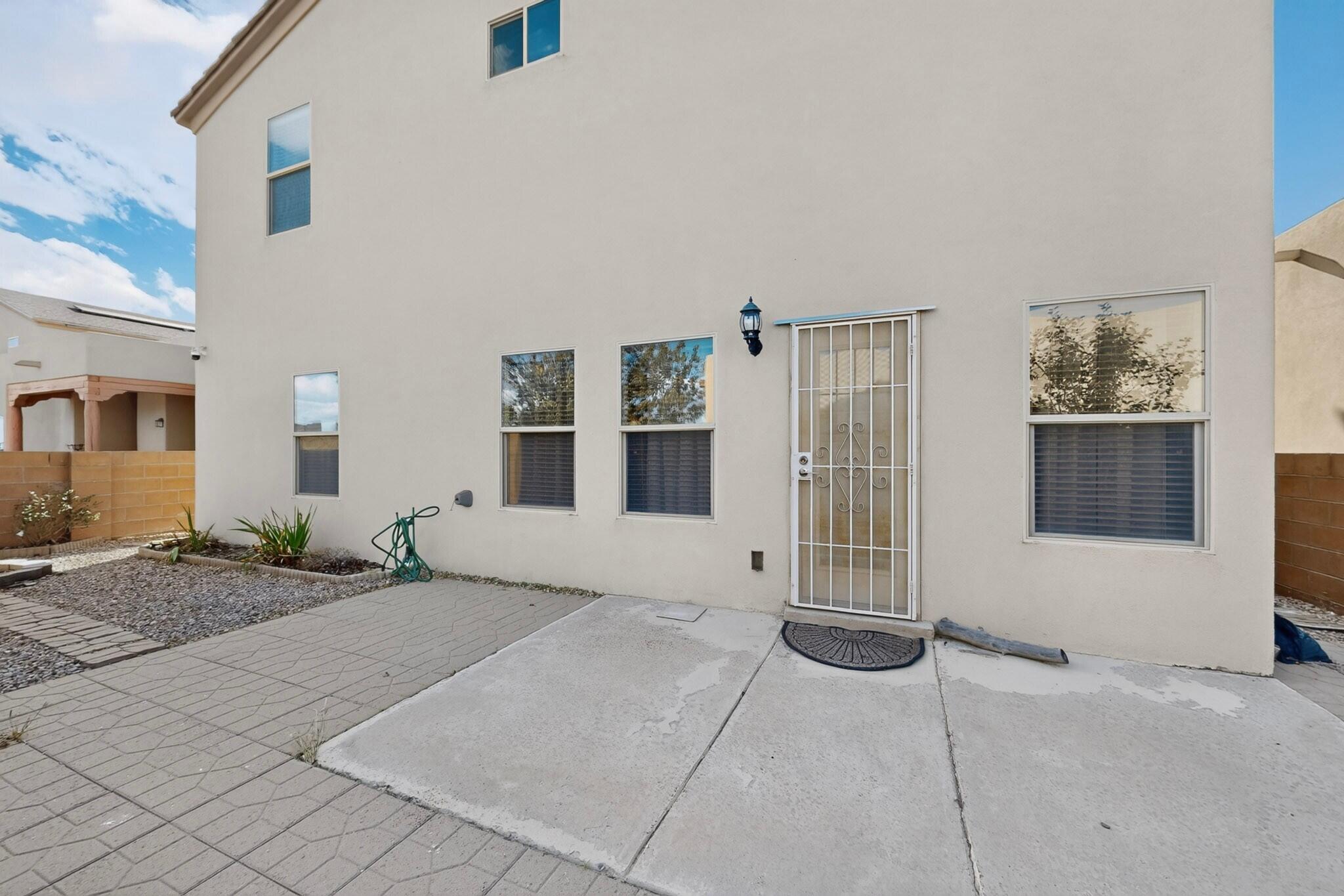 Photo 8 — 960 Villarrica Street NW
