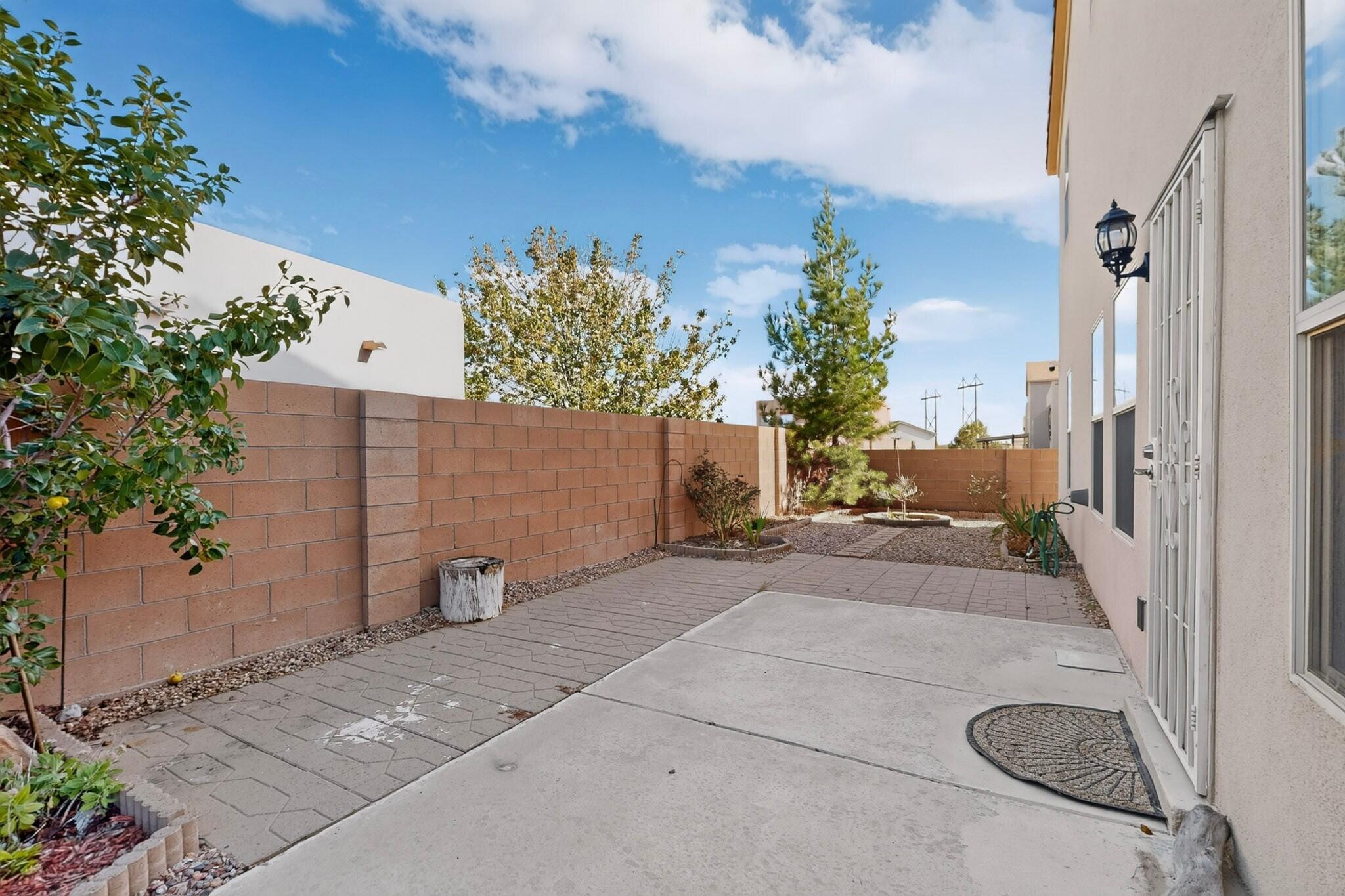 Photo 6 — 960 Villarrica Street NW