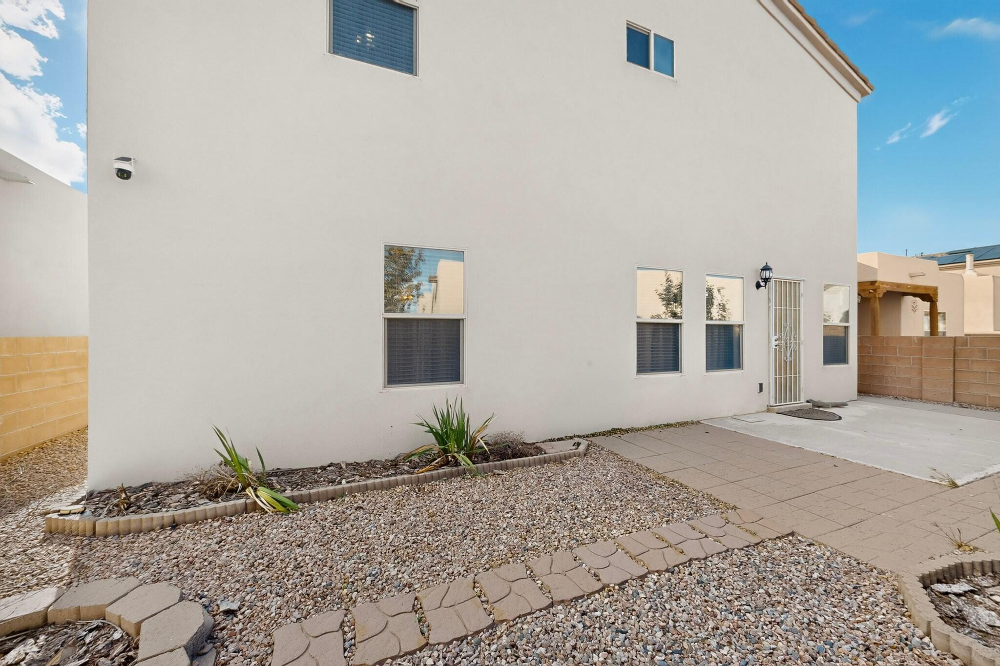 Photo 5 — 960 Villarrica Street NW