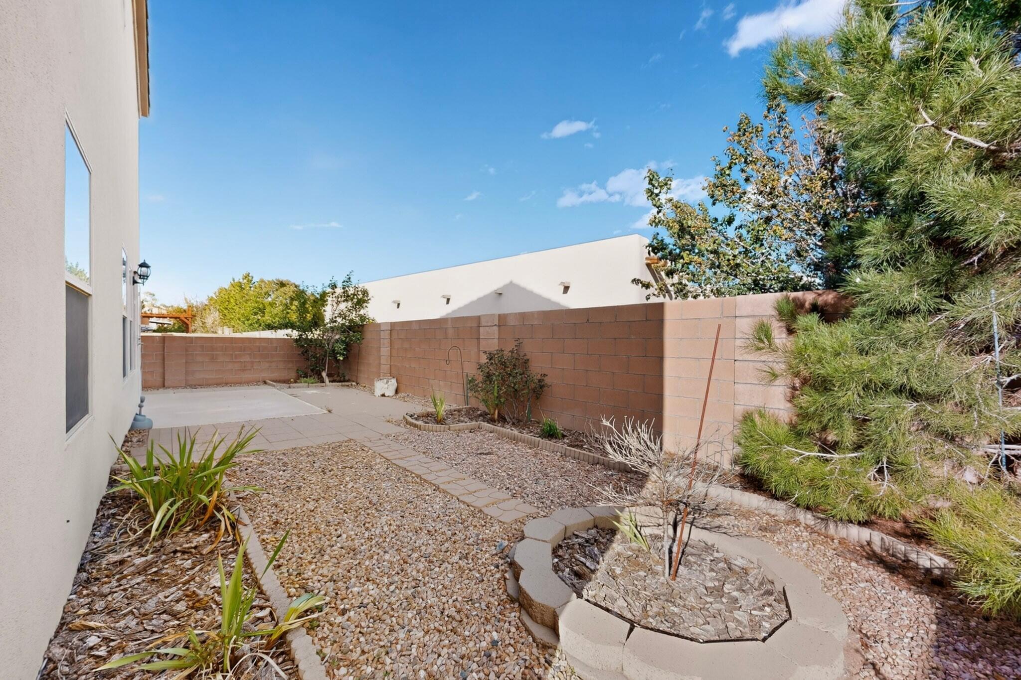 Photo 4 — 960 Villarrica Street NW