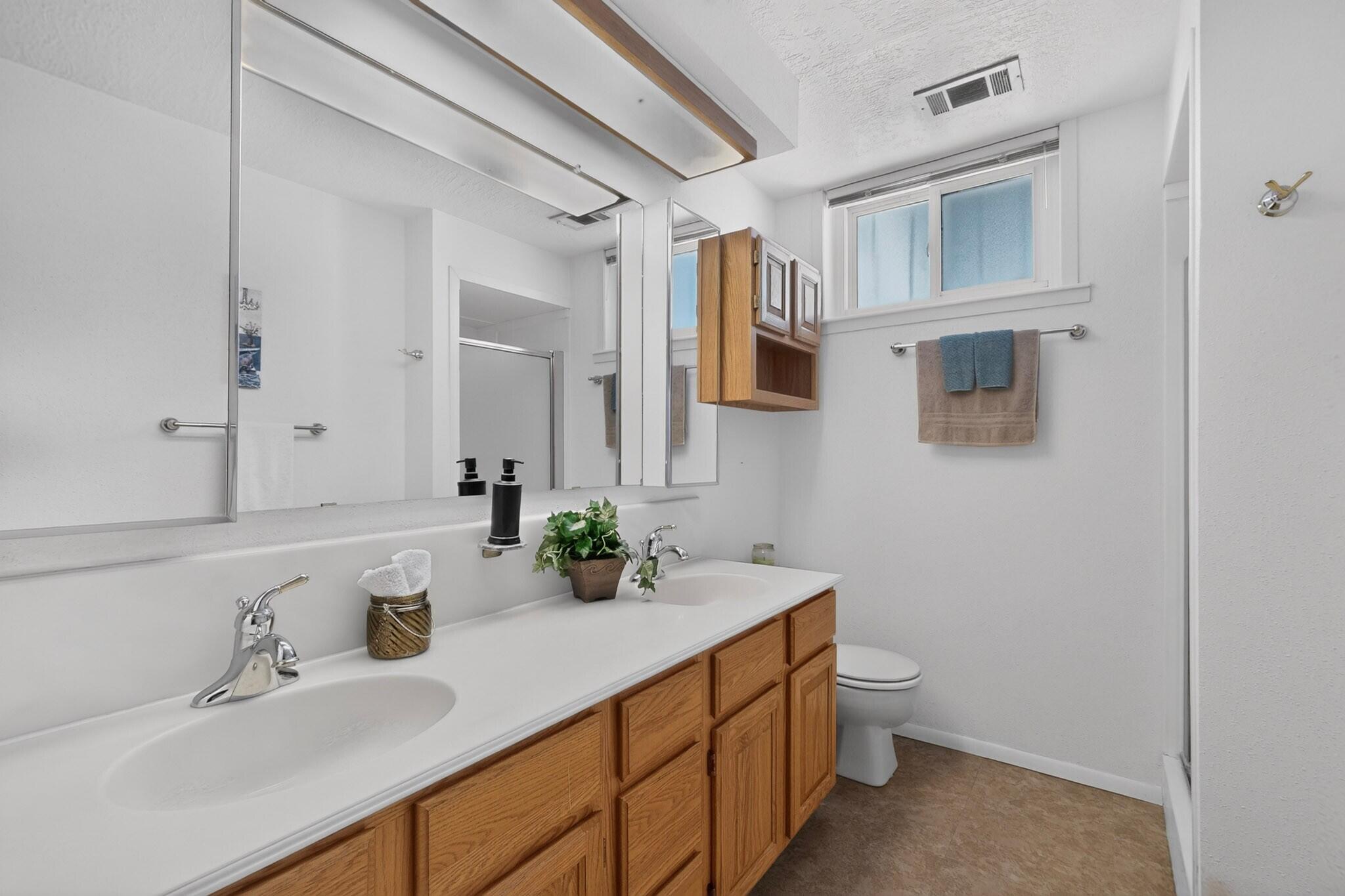 Photo 18 — 2800 Tennessee Street NE