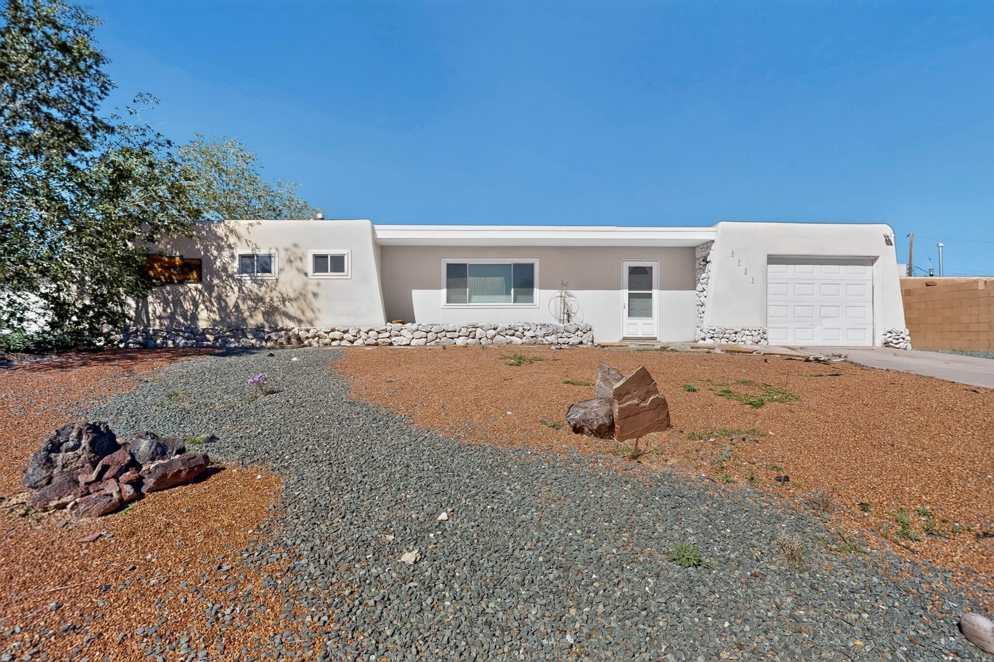 5723 Fairfax Drive NW, Albuquerque, NM 87114