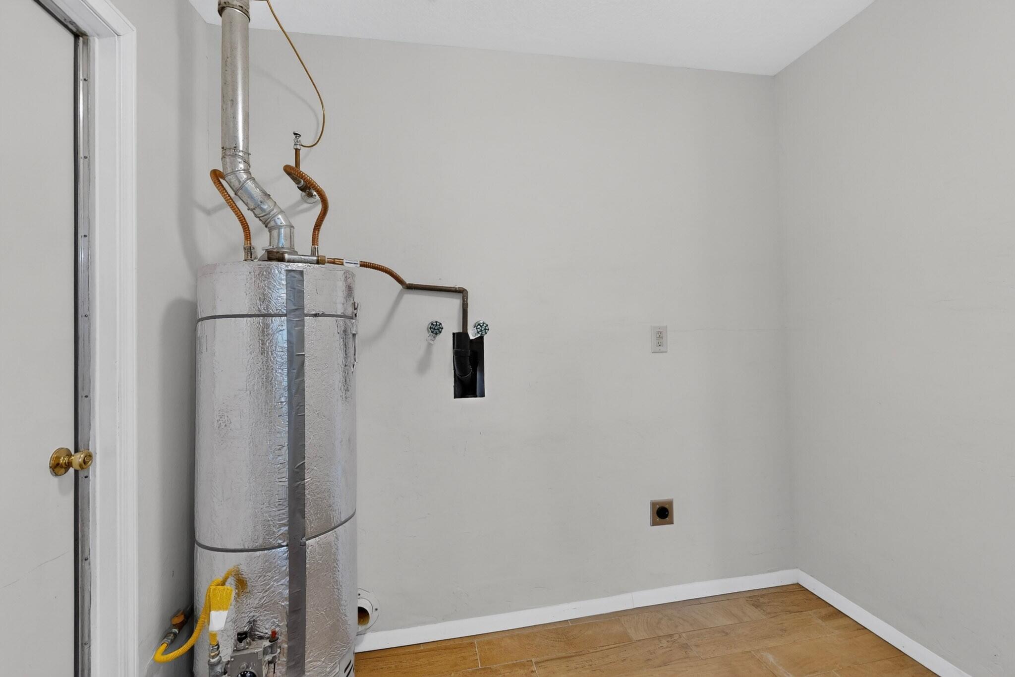 Photo 11 — 5723 Fairfax Drive NW