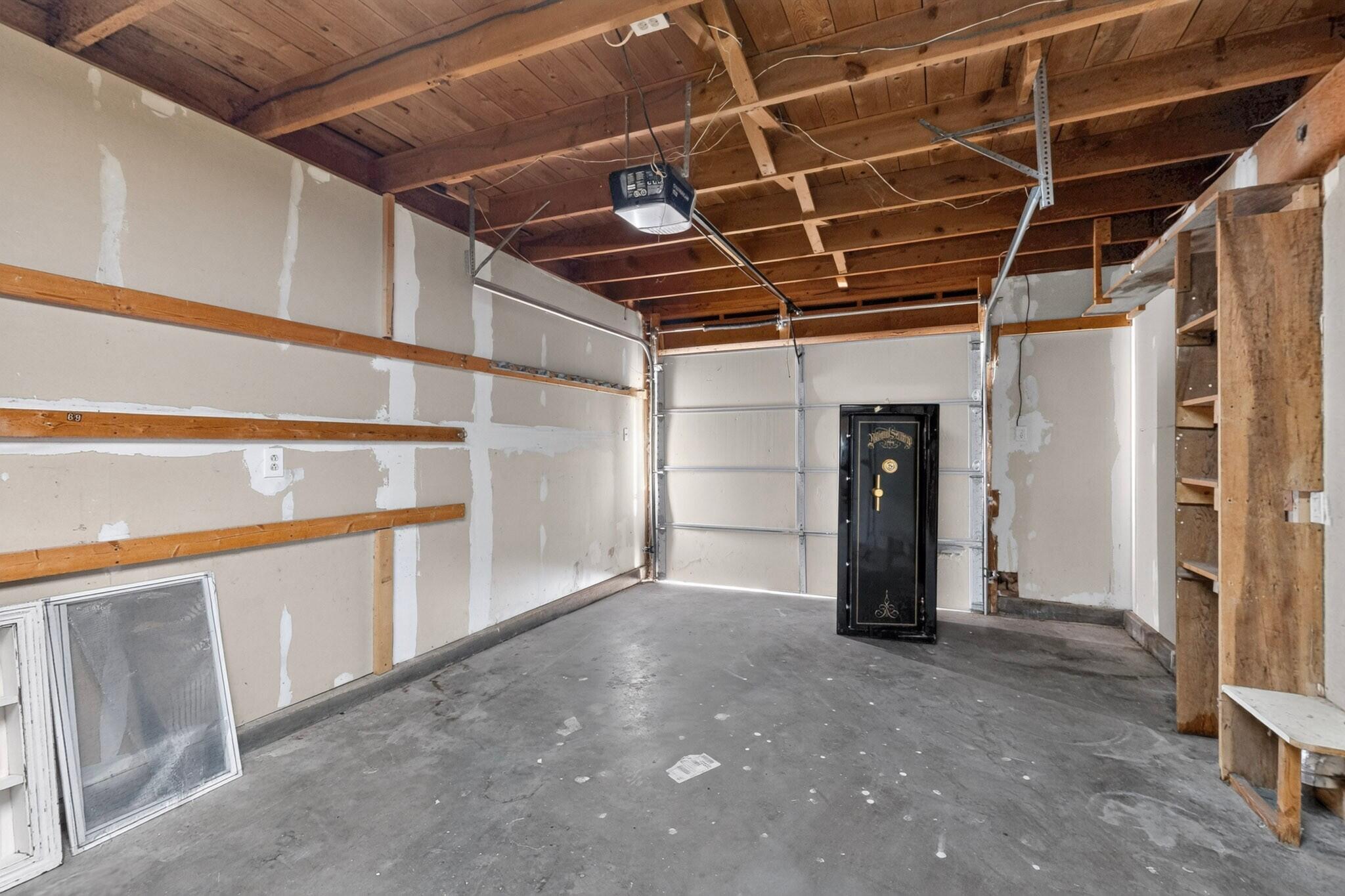 Photo 10 — 5723 Fairfax Drive NW