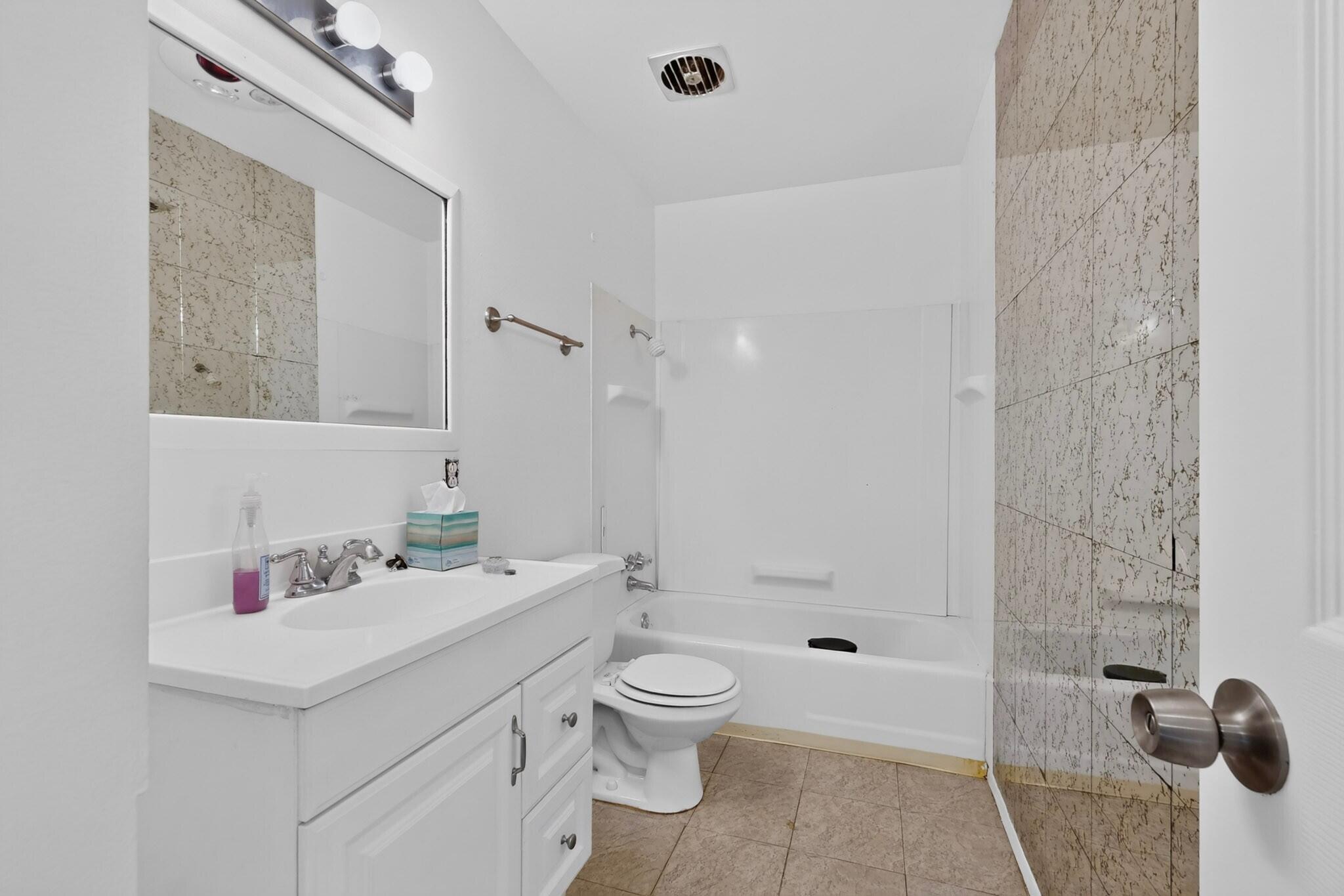 Photo 18 — 308 Parsifal Street NE