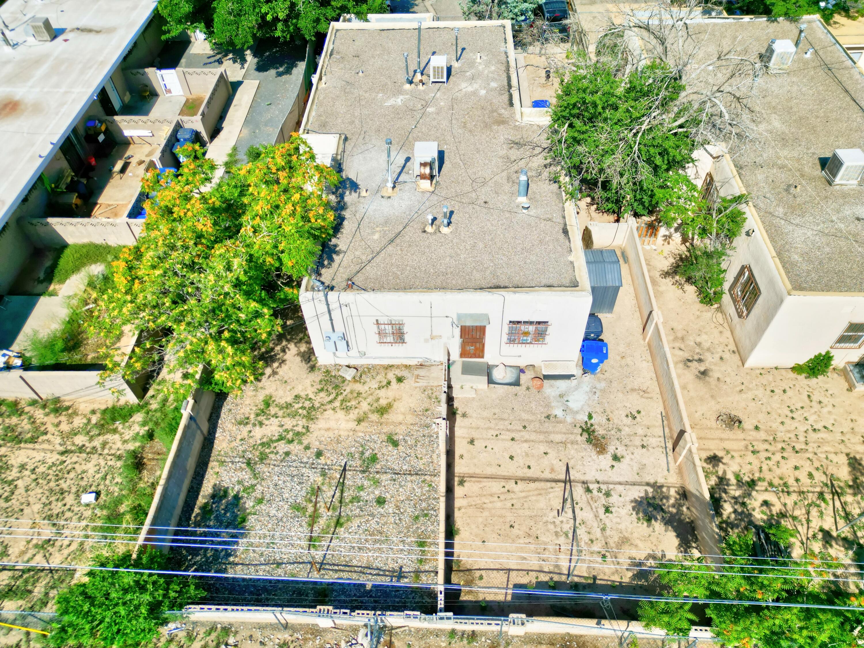 Photo 3 — 324/326 Charleston Street NE