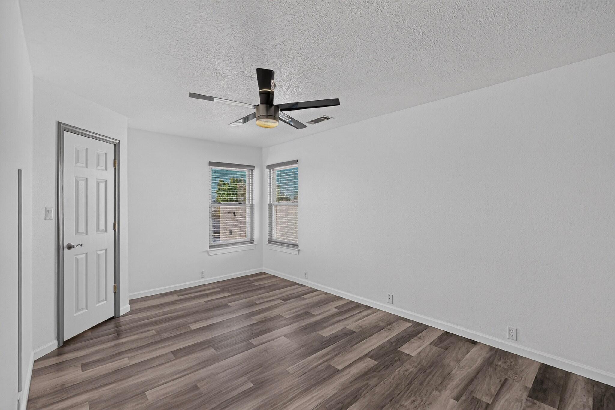 Photo 20 — 233 Nicklaus Drive SE