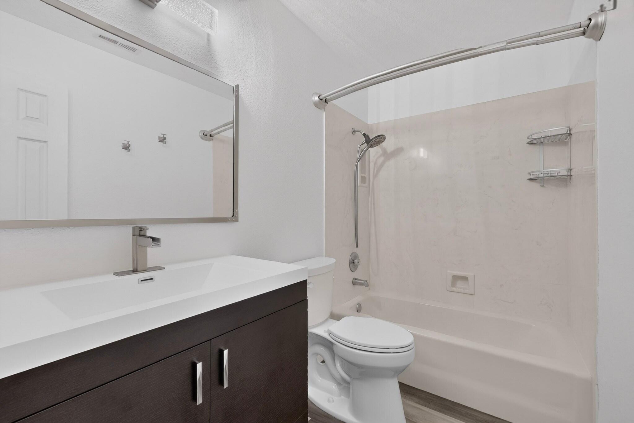 Photo 18 — 233 Nicklaus Drive SE