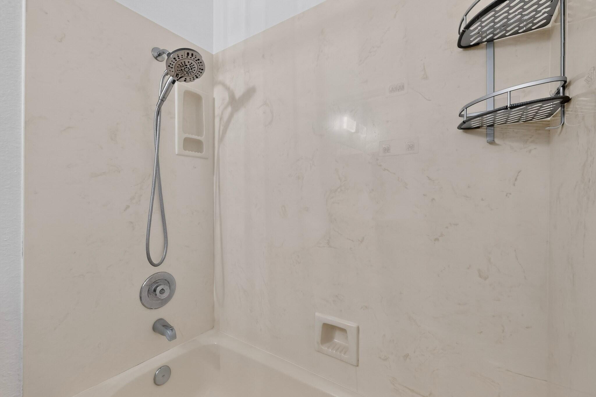 Photo 16 — 233 Nicklaus Drive SE