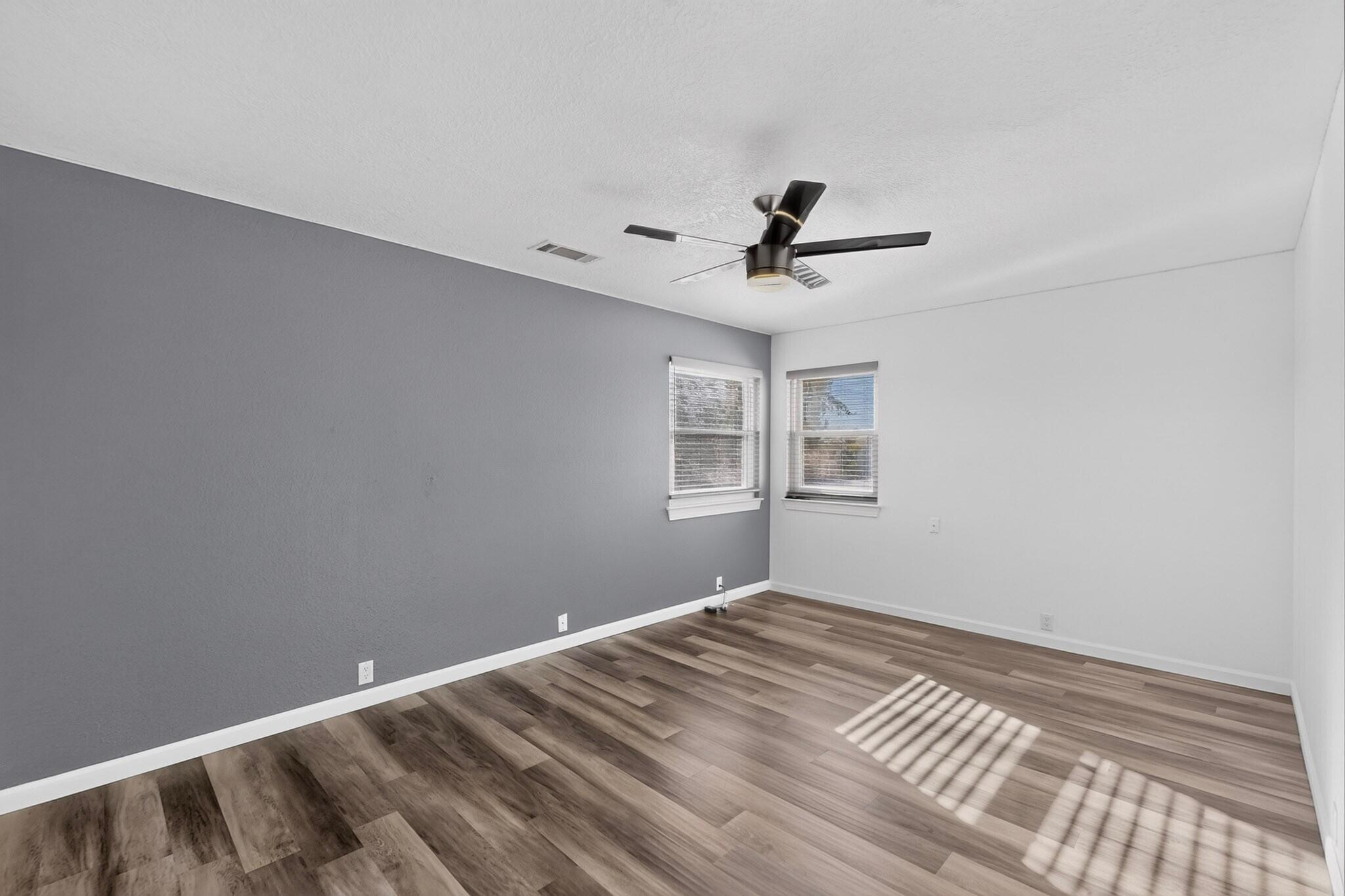 Photo 15 — 233 Nicklaus Drive SE