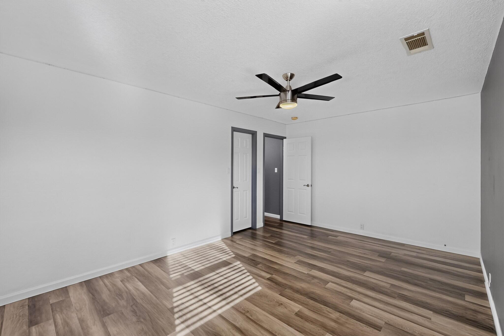 Photo 14 — 233 Nicklaus Drive SE