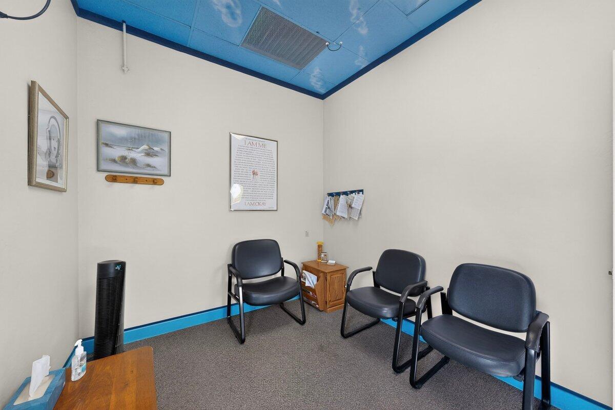 Photo 6 — 315 W Reinken Avenue