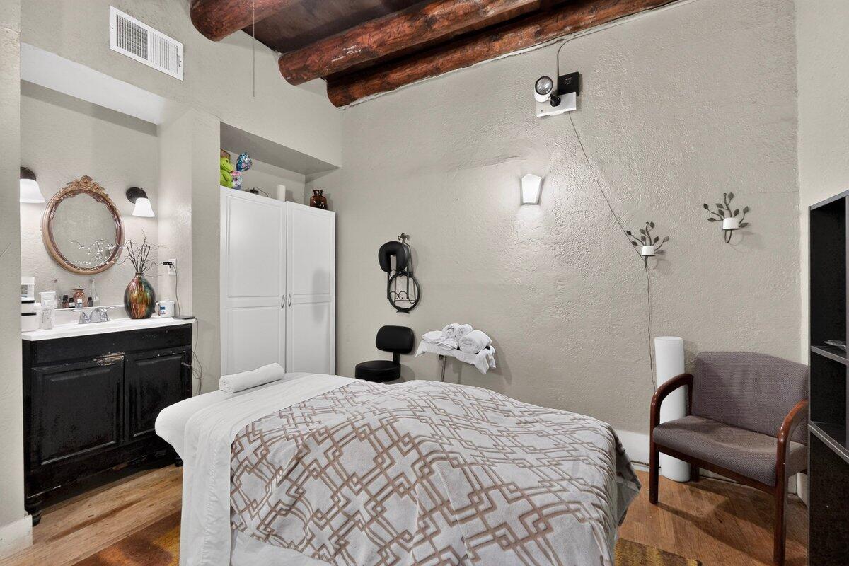 Photo 4 — 315 W Reinken Avenue