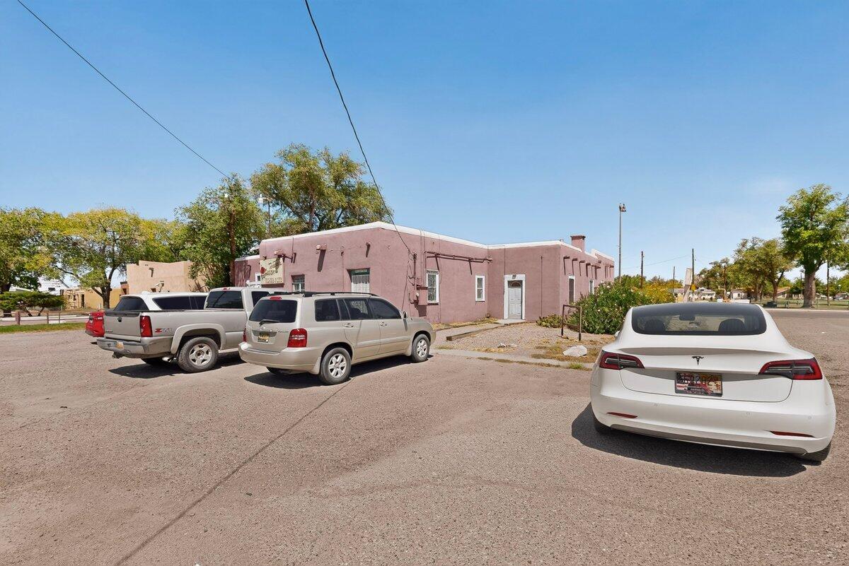 Photo 17 — 315 W Reinken Avenue