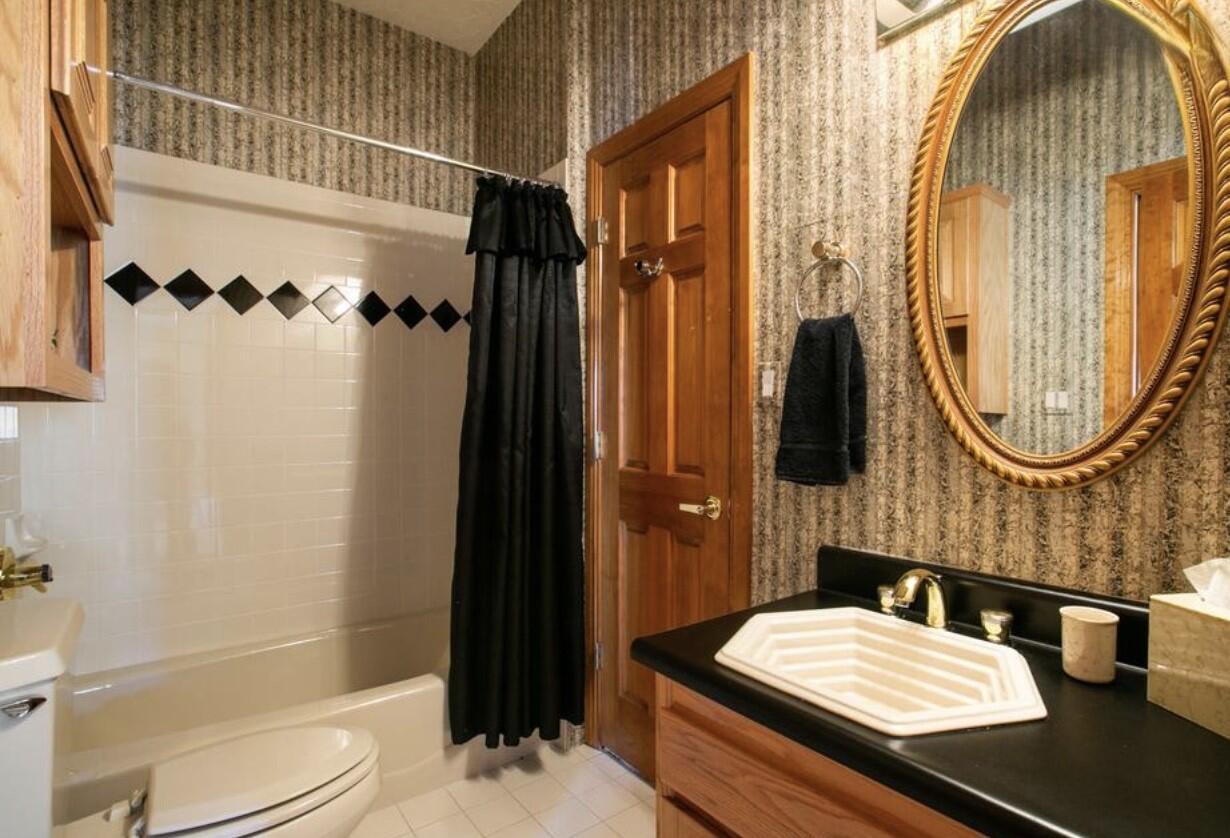 Photo 12 — 13516 Deer Trail Place NE