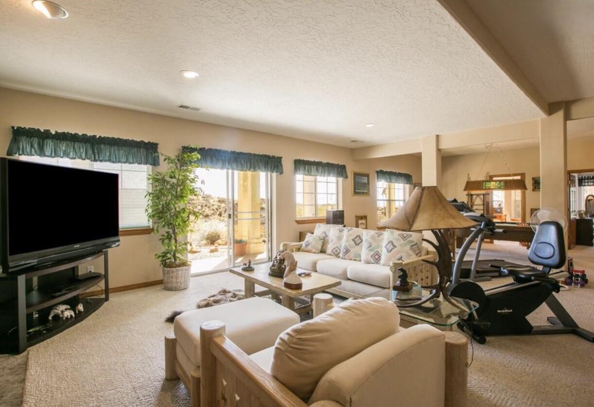 Photo 9 — 13516 Deer Trail Place NE