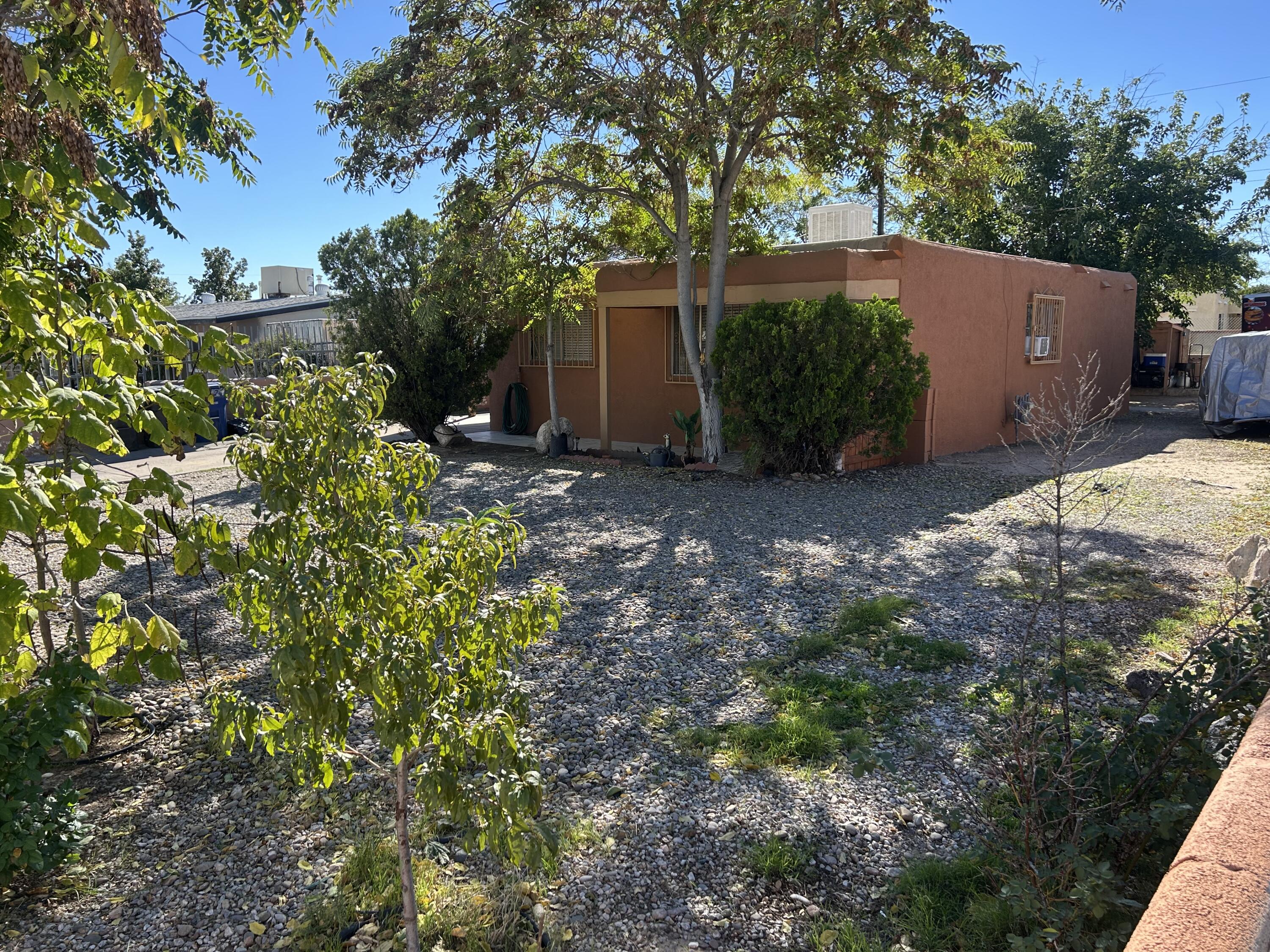 429 Merlida Street SW, Albuquerque, NM 87121