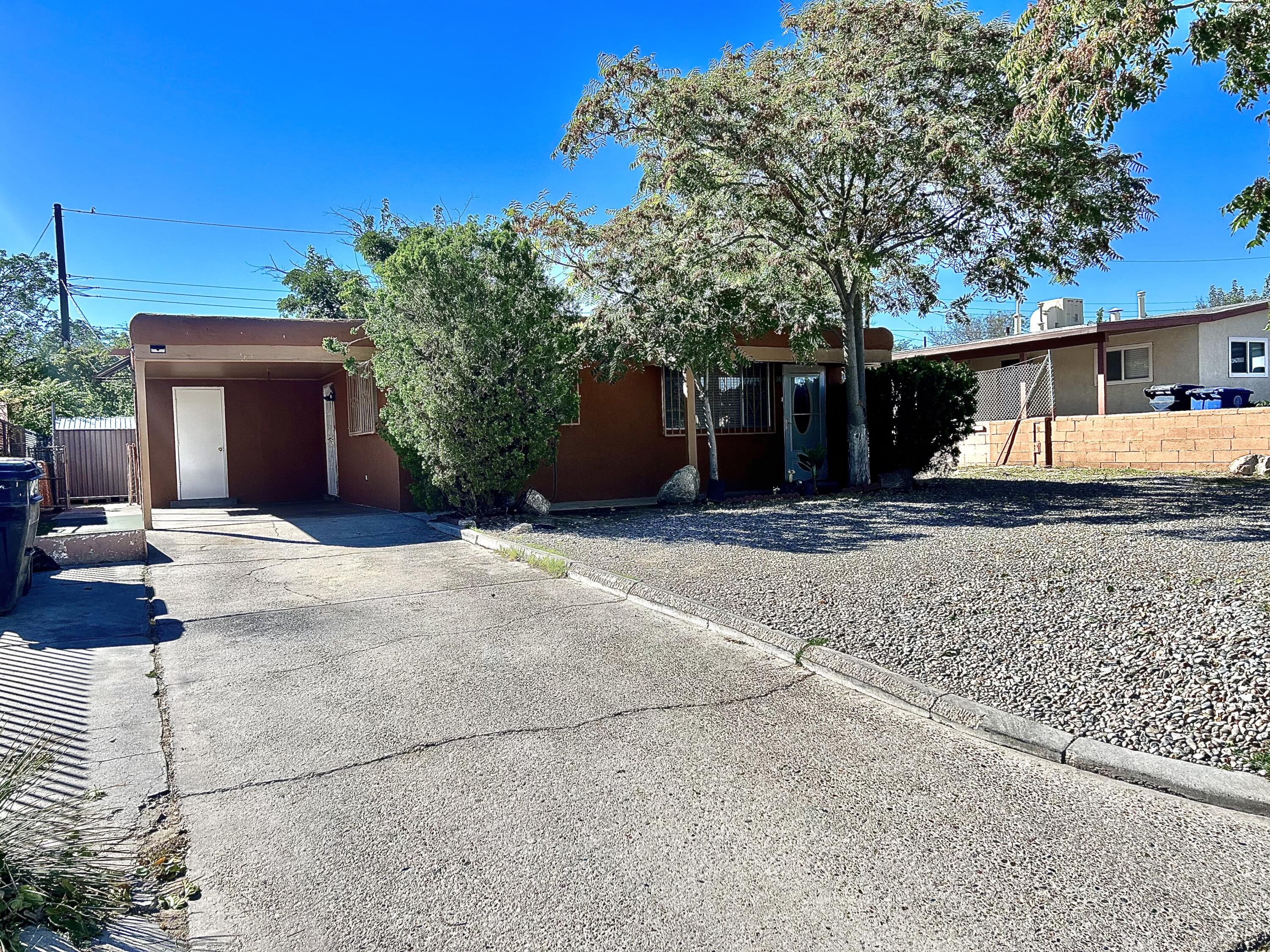 Photo 2 — 429 Merlida Street SW