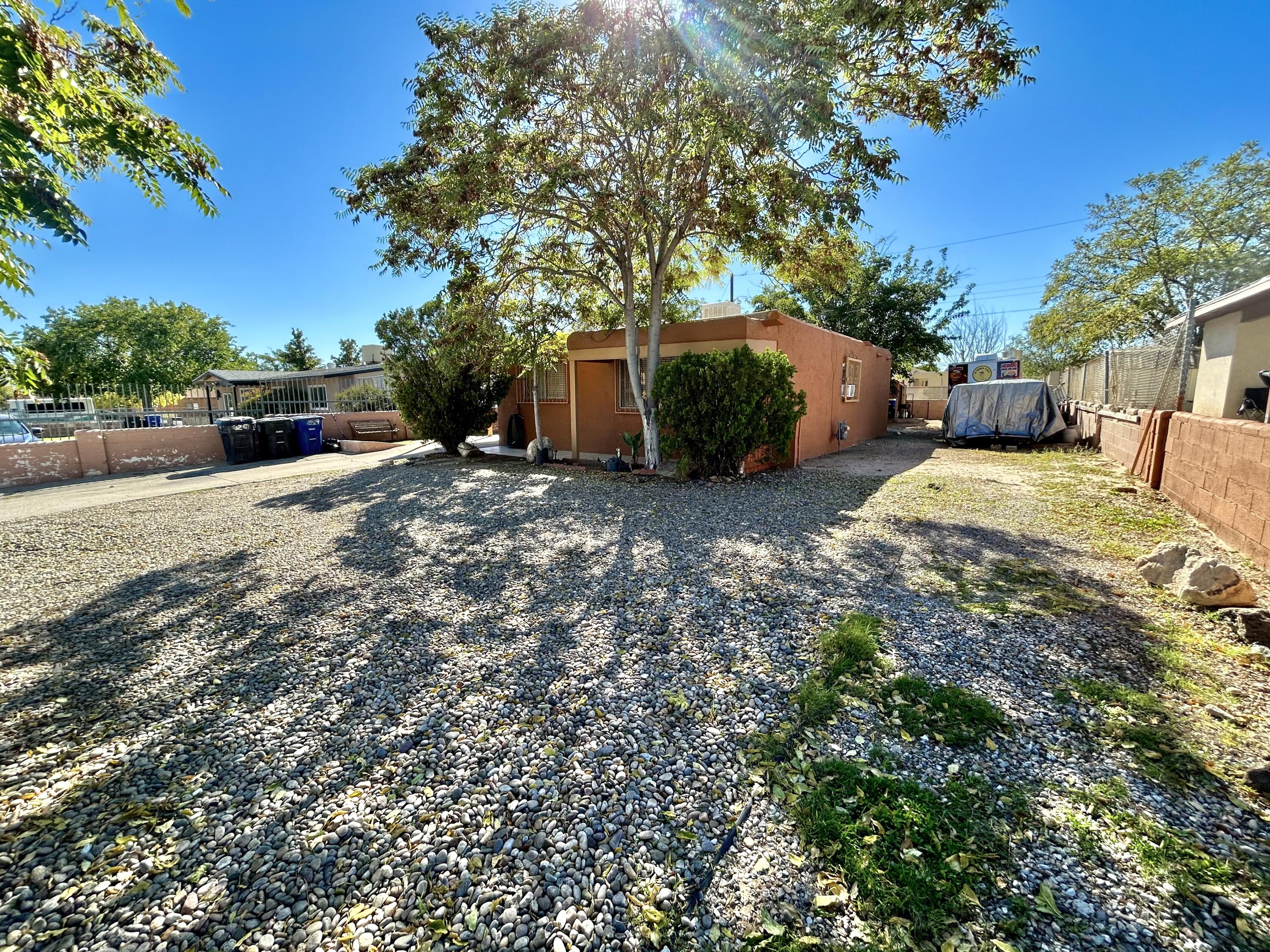 Photo 5 — 429 Merlida Street SW
