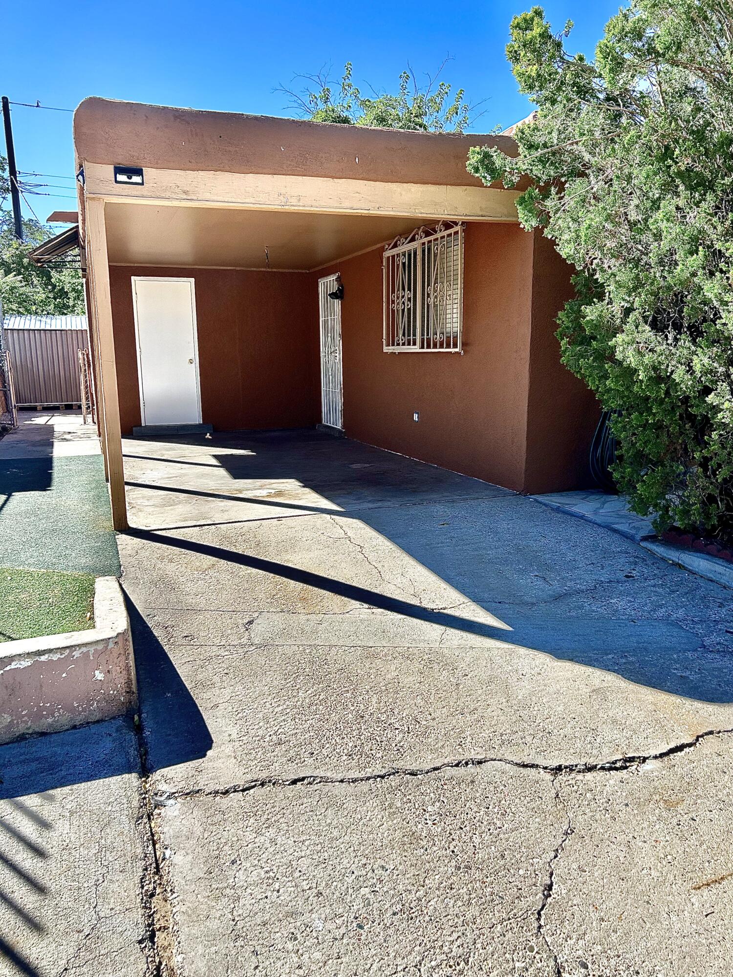 Photo 8 — 429 Merlida Street SW