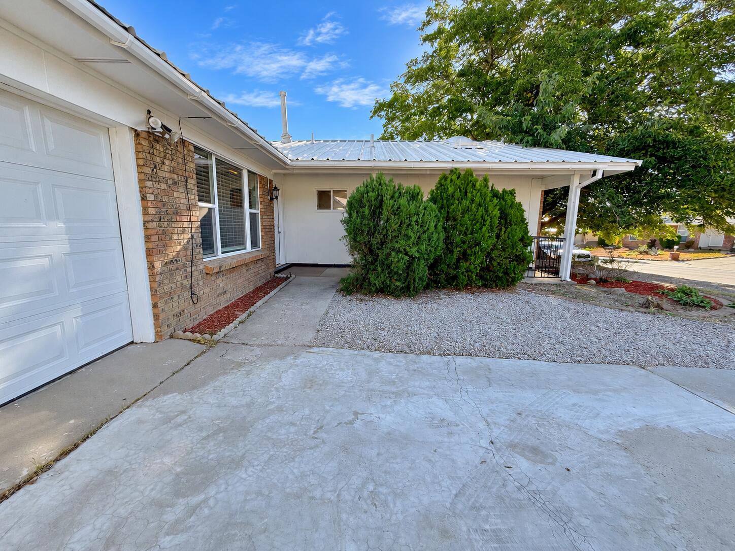 Photo 2 — 3708 Chelwood Drive NE