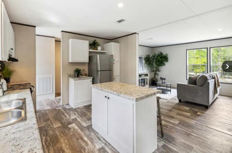 Photo 10 — 1128 W Castillo Avenue