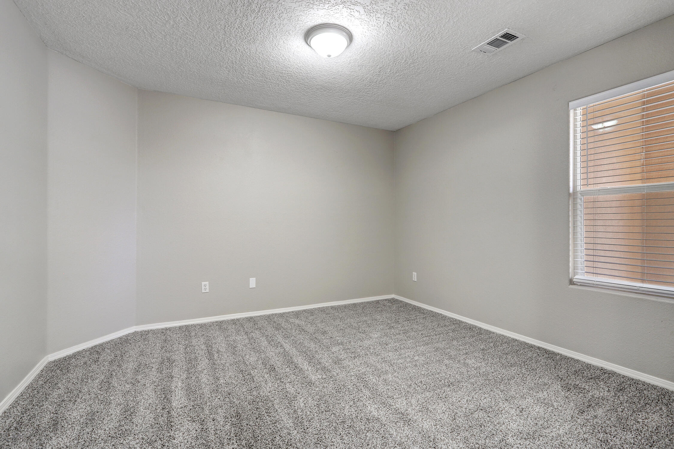 Photo 11 — 1044 Waterfall Drive NE