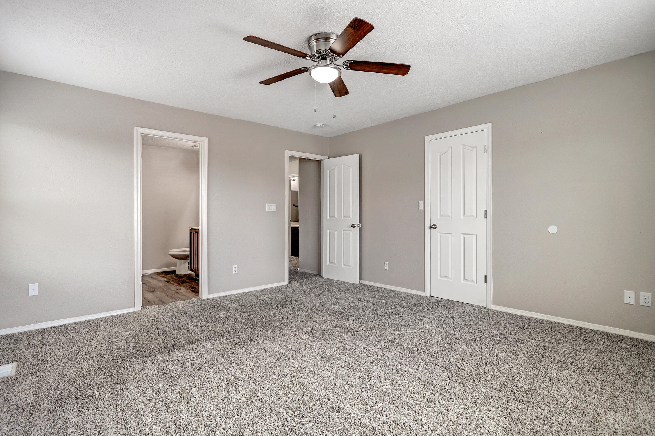 Photo 15 — 1044 Waterfall Drive NE