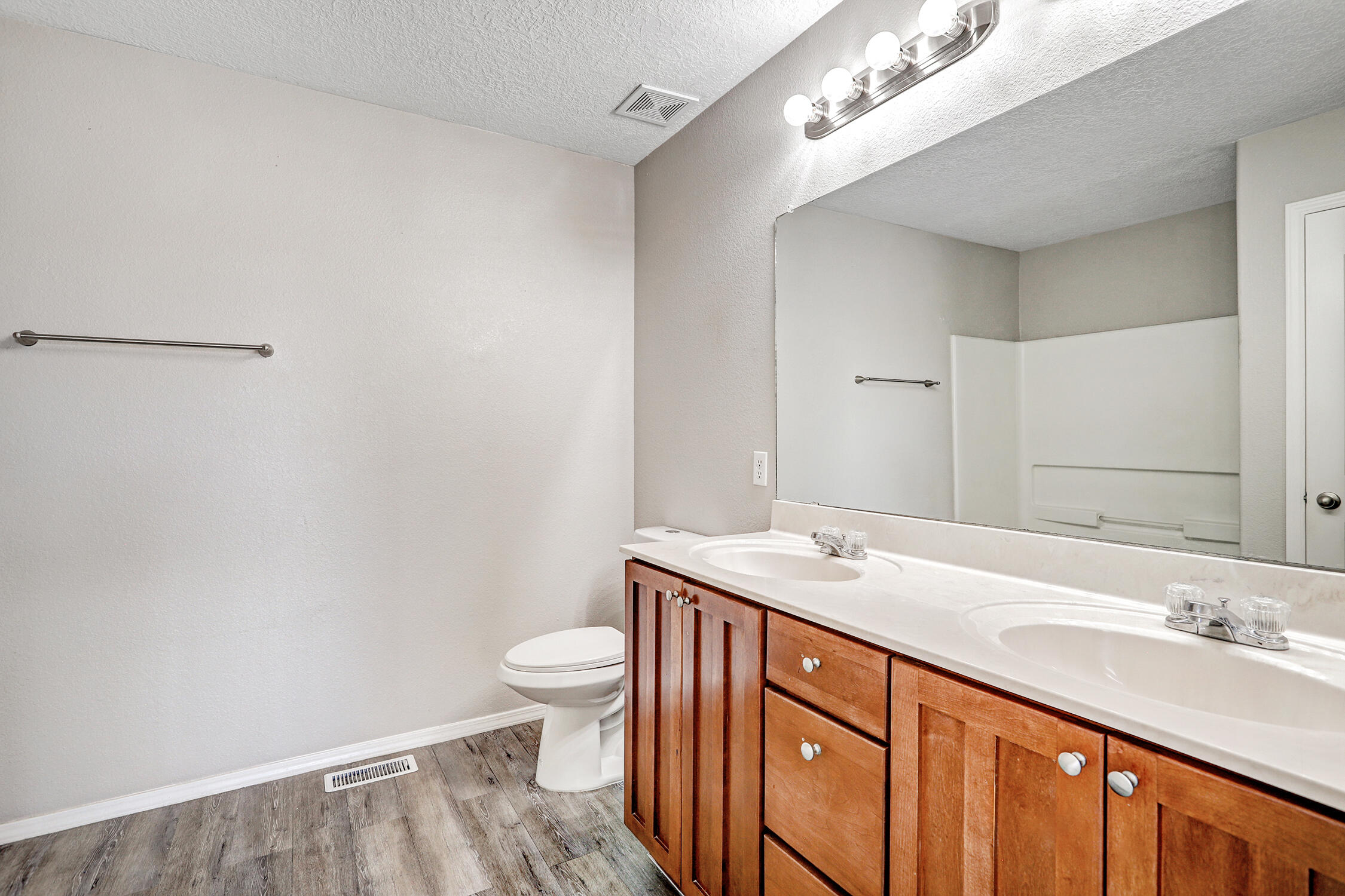 Photo 16 — 1044 Waterfall Drive NE