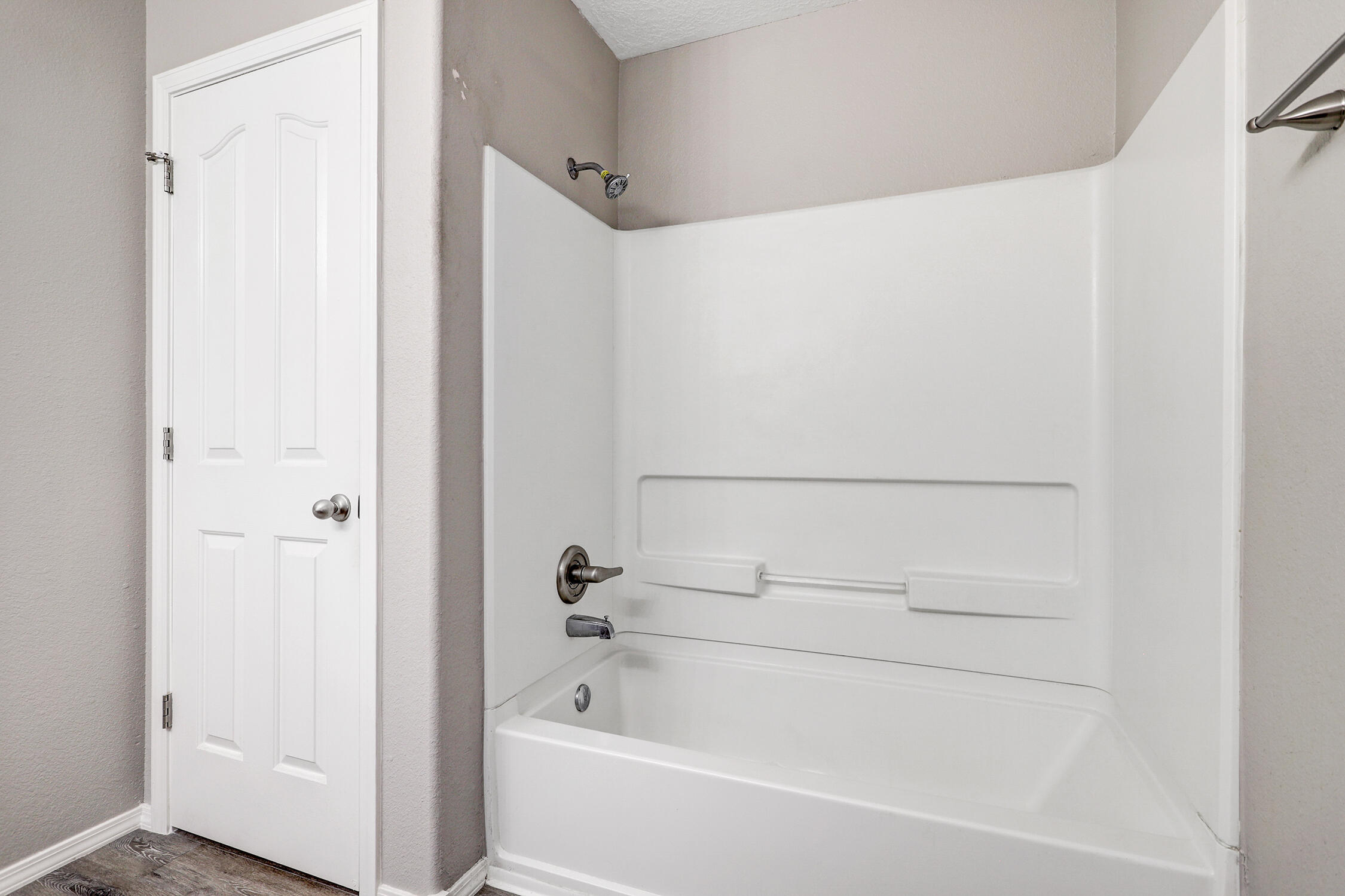 Photo 17 — 1044 Waterfall Drive NE