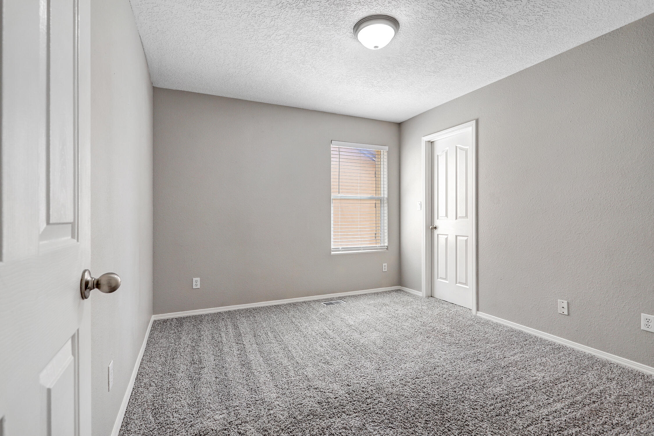 Photo 18 — 1044 Waterfall Drive NE