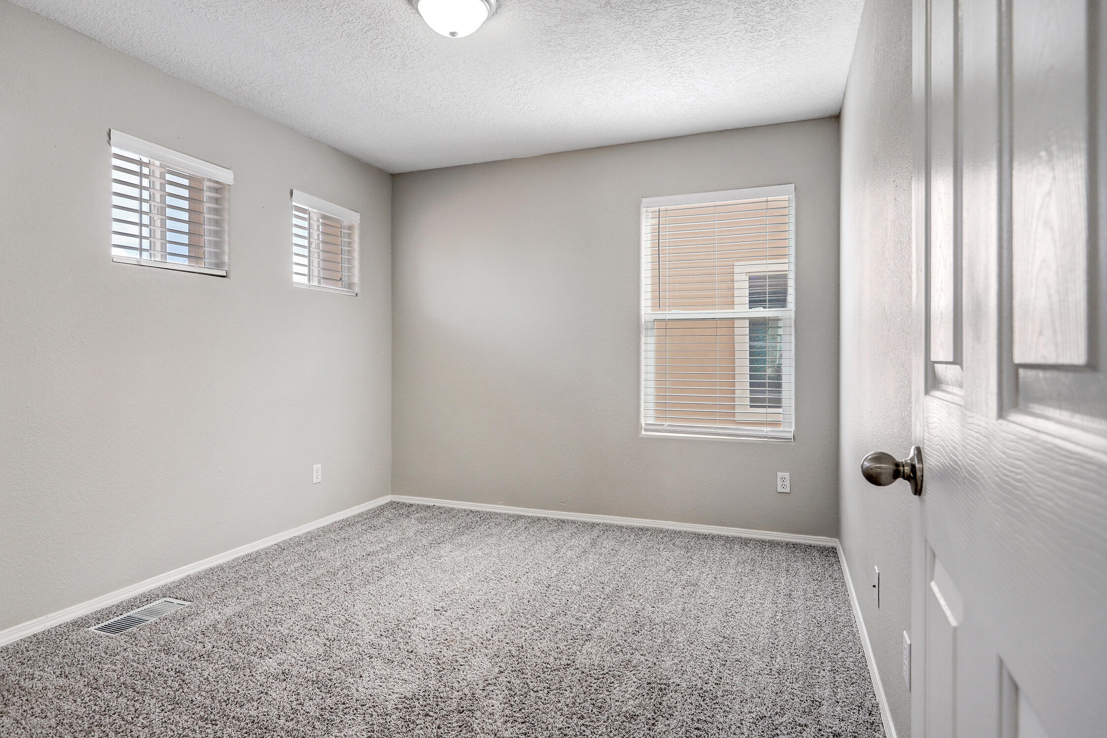 Photo 20 — 1044 Waterfall Drive NE