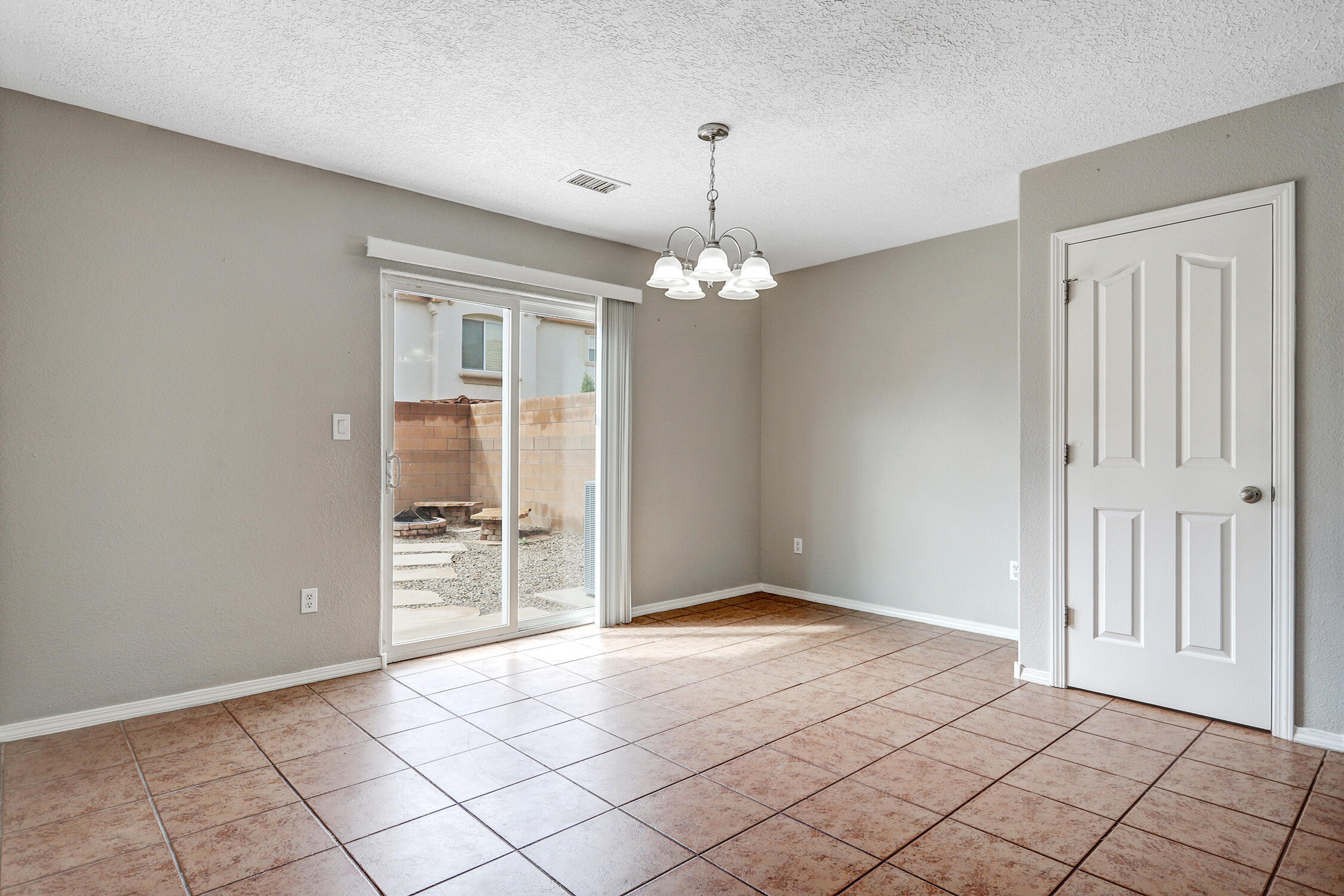 Photo 5 — 1044 Waterfall Drive NE