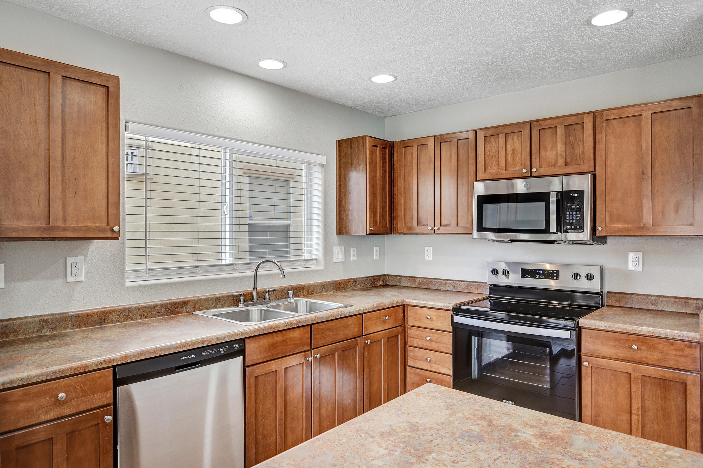Photo 8 — 1044 Waterfall Drive NE