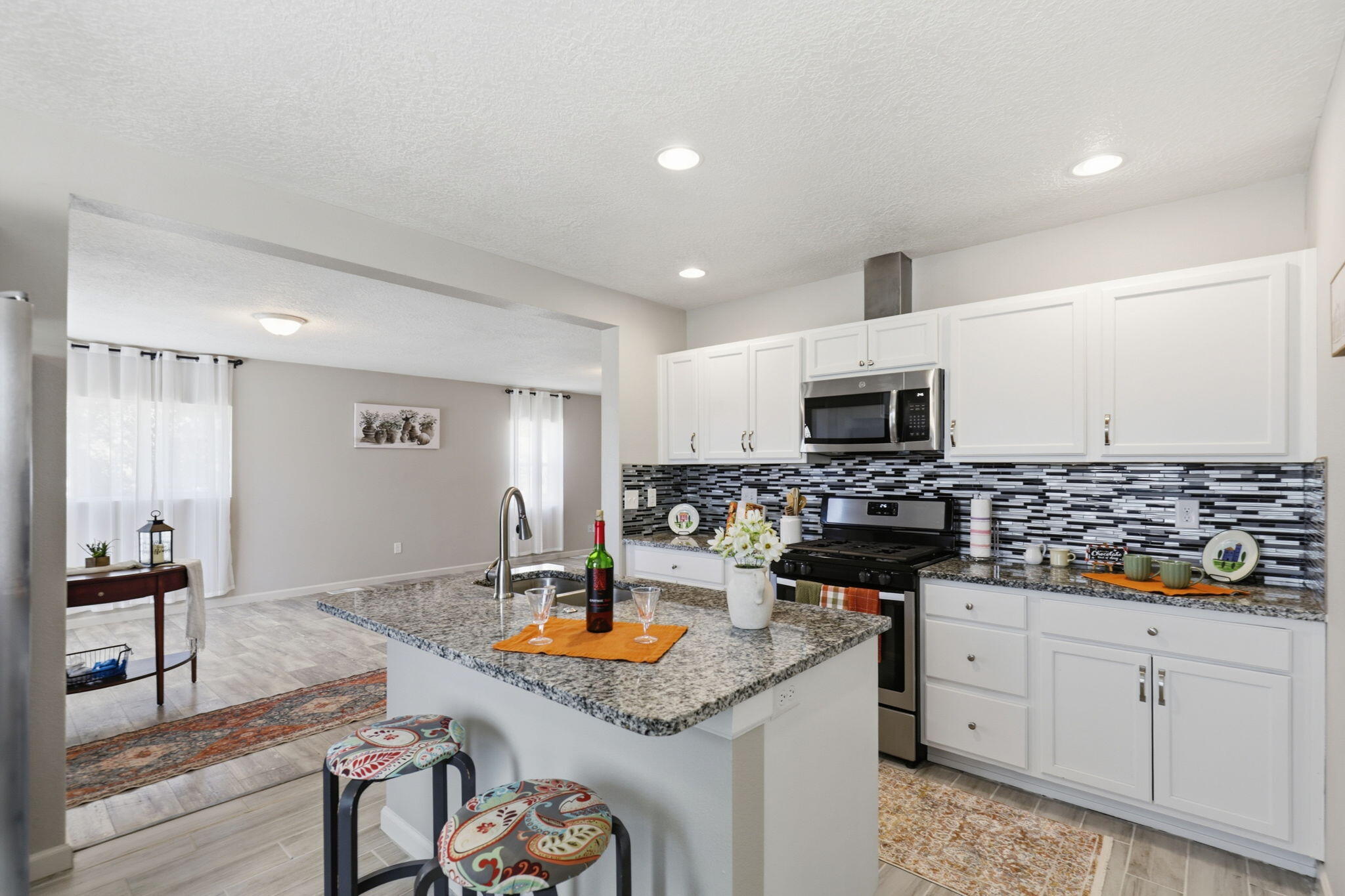 Photo 3 — 2834 Madison Street NE
