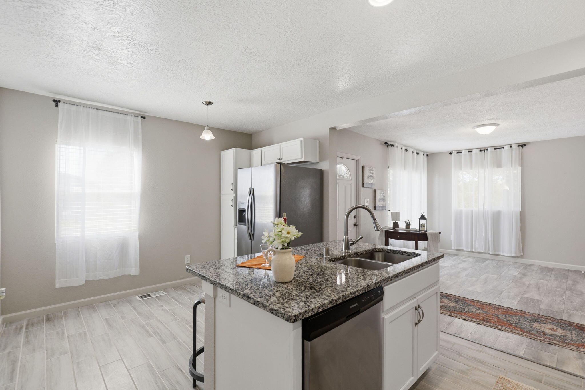 Photo 4 — 2834 Madison Street NE