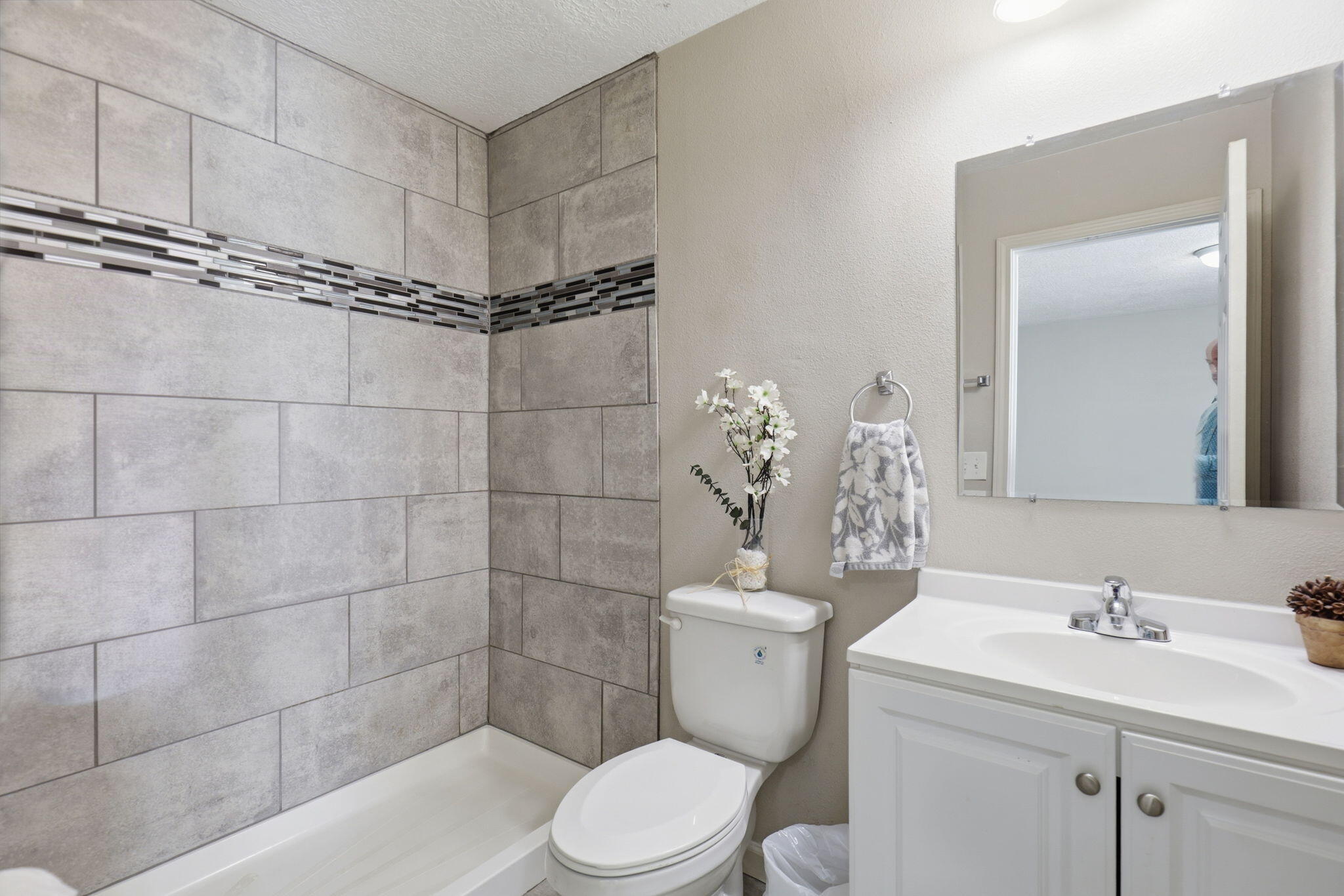 Photo 11 — 2834 Madison Street NE