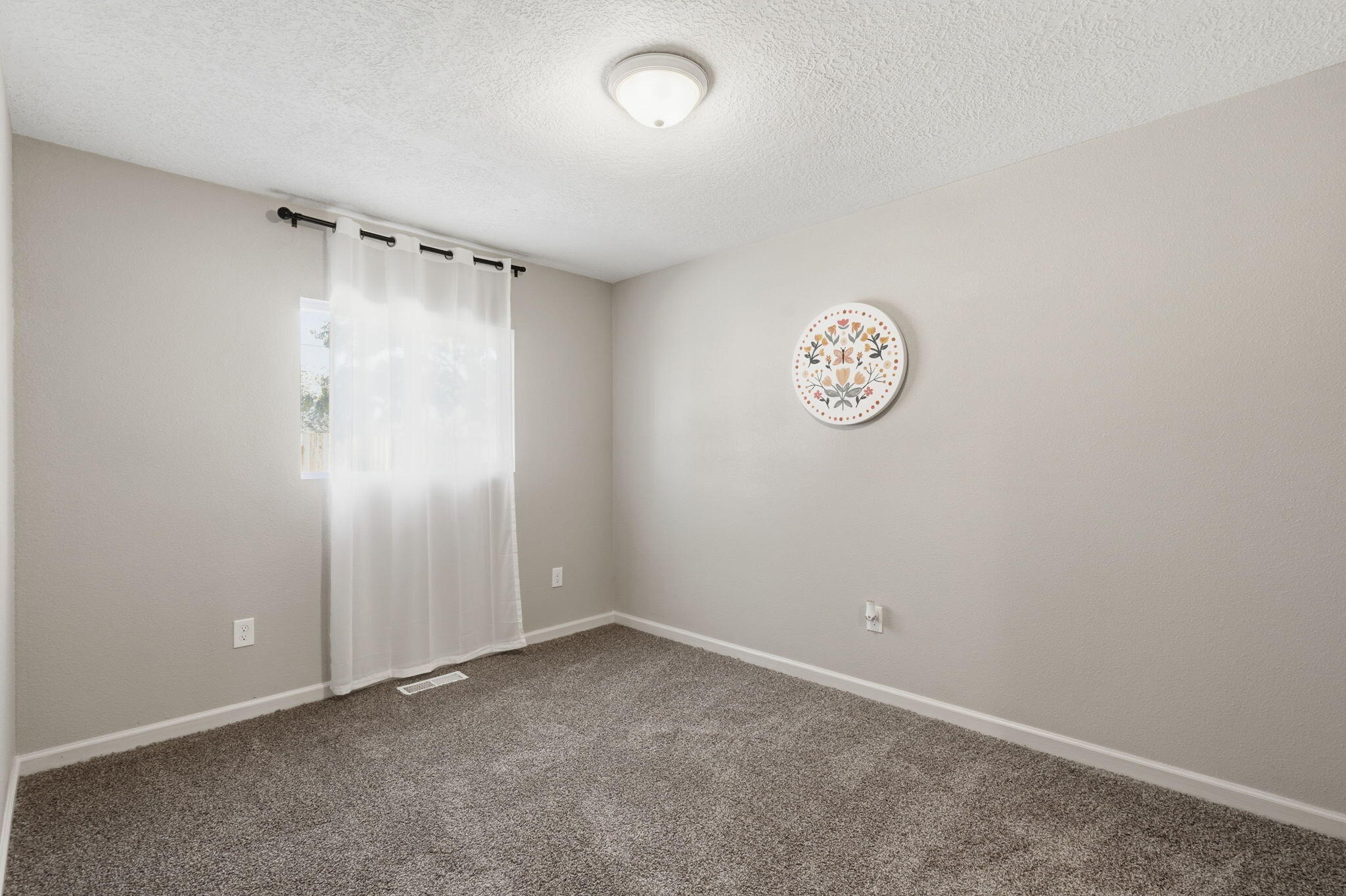 Photo 14 — 2834 Madison Street NE
